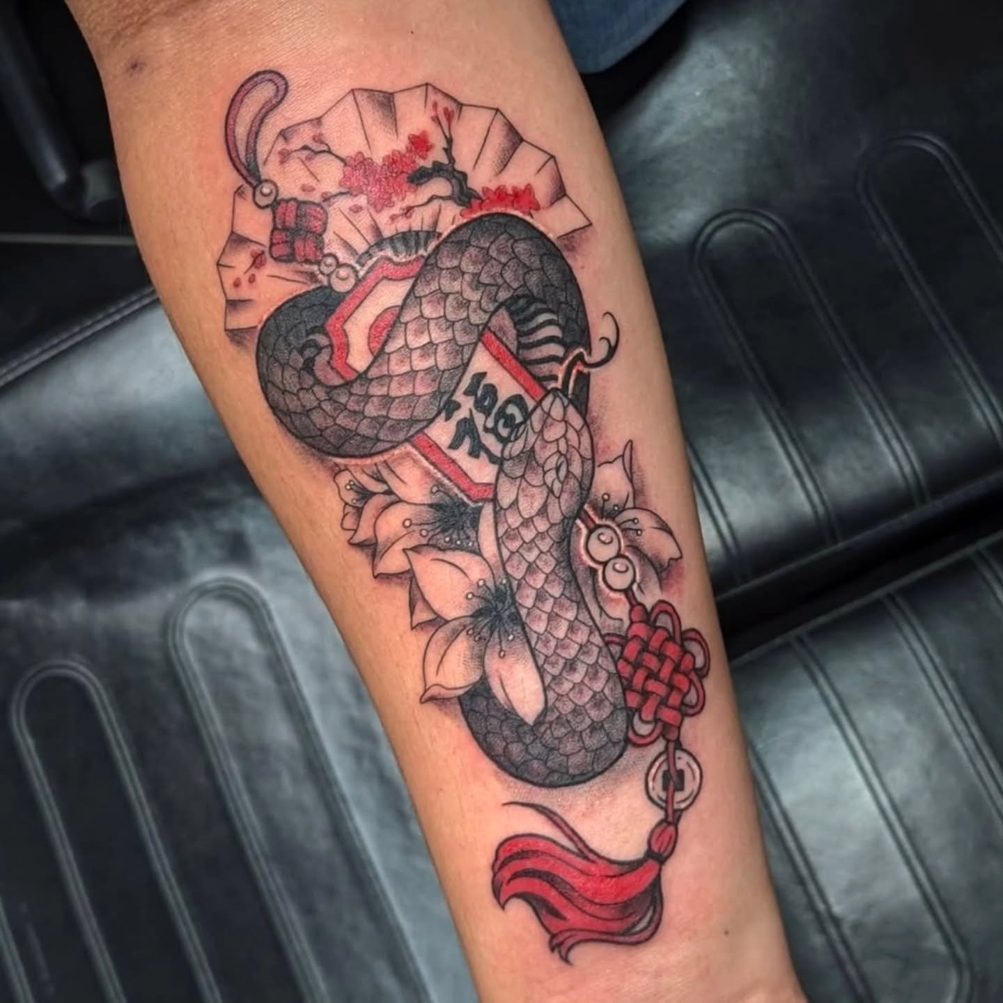 Incase you missed it, @amy.lo.ink has joined the team!
Look at this gorgeous piece she did!😍 

Books are open, and she's ready to hear your ideas!
Lots of cool things coming your way so stay tuned. 😎 

#ldnont #ontariotattoos #amyloink