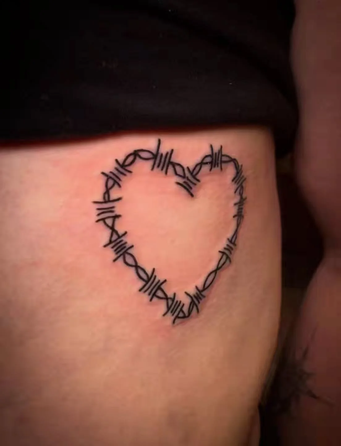 &bull; @jessenorthtattoos &bull; Barbed wire heart flash on the ribs. Sarah sat like a rock!

Cheers to those who signed up for a PWYC tattoo from Jesse! We appreciate you!
.
.
.
.
#tattooflash #tattooart #tattooing #ldnont #londonontario