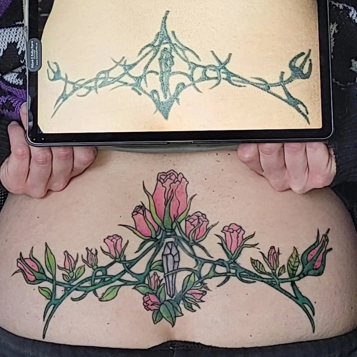 Check out this cover up / rework by @keithmullintattoos 

The client came in with some deep scarring on their lower back tribal piece. Keith took it and ran, creating these lovely vines with rose buds and crystal!

Thanks for the trust and letting us