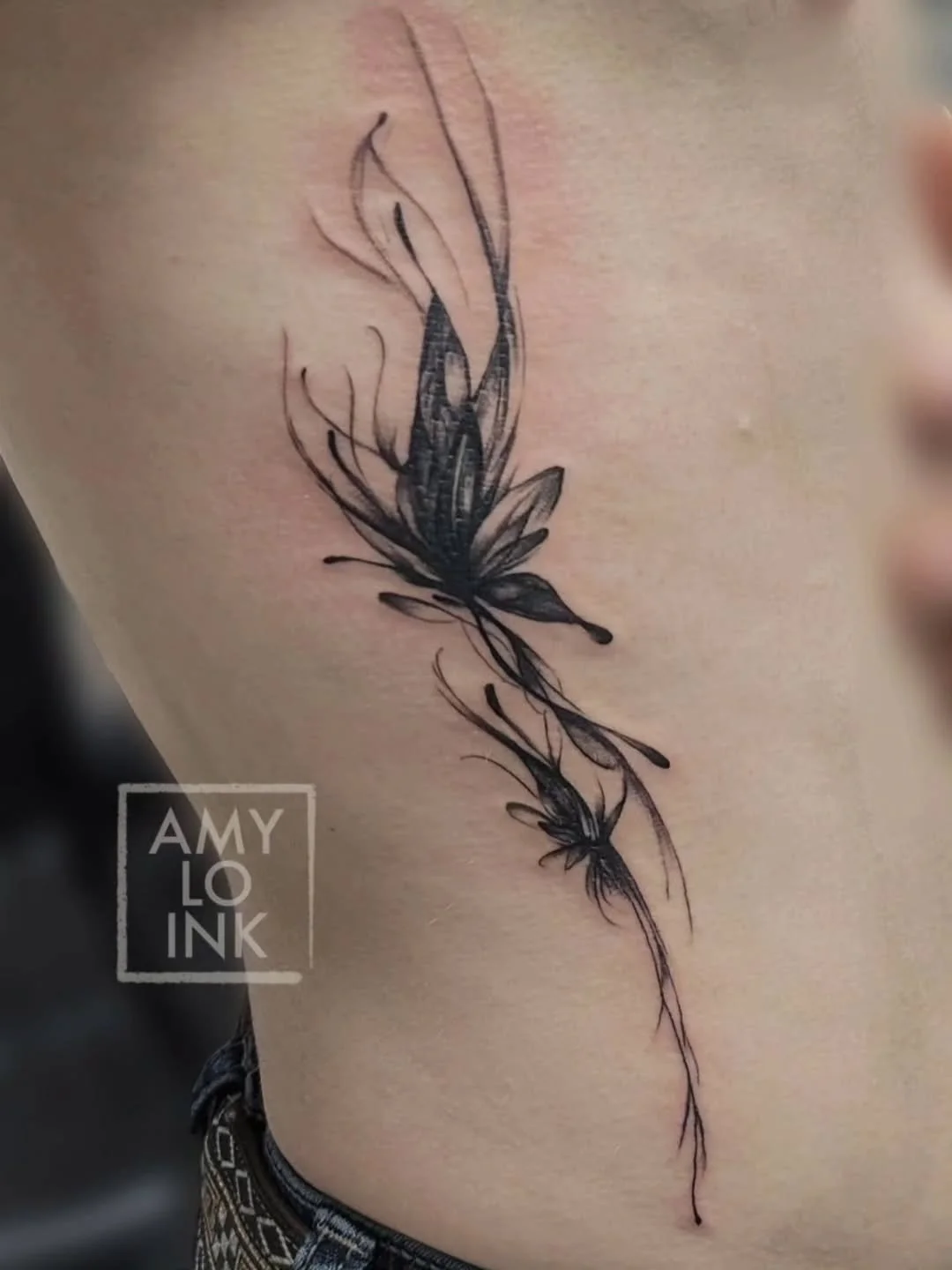 &bull; @amy.lo.ink &bull; Lillies, lillies lillies! 💐 

A small collection of some lillies I've tattooed over the years. I think classic 6 point lillies are probably the non birth month flower I tattoo the most (Although depending on where you look 