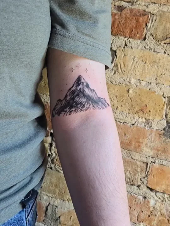 ✨️ Cover-up ✨️
Our client liked the original concept of the tattoo they had gotten prior to seeing us, but weren't pleased with how it turned out. Lacey was able to cover the area with more detailed mountains and add the stars above. These can be tri
