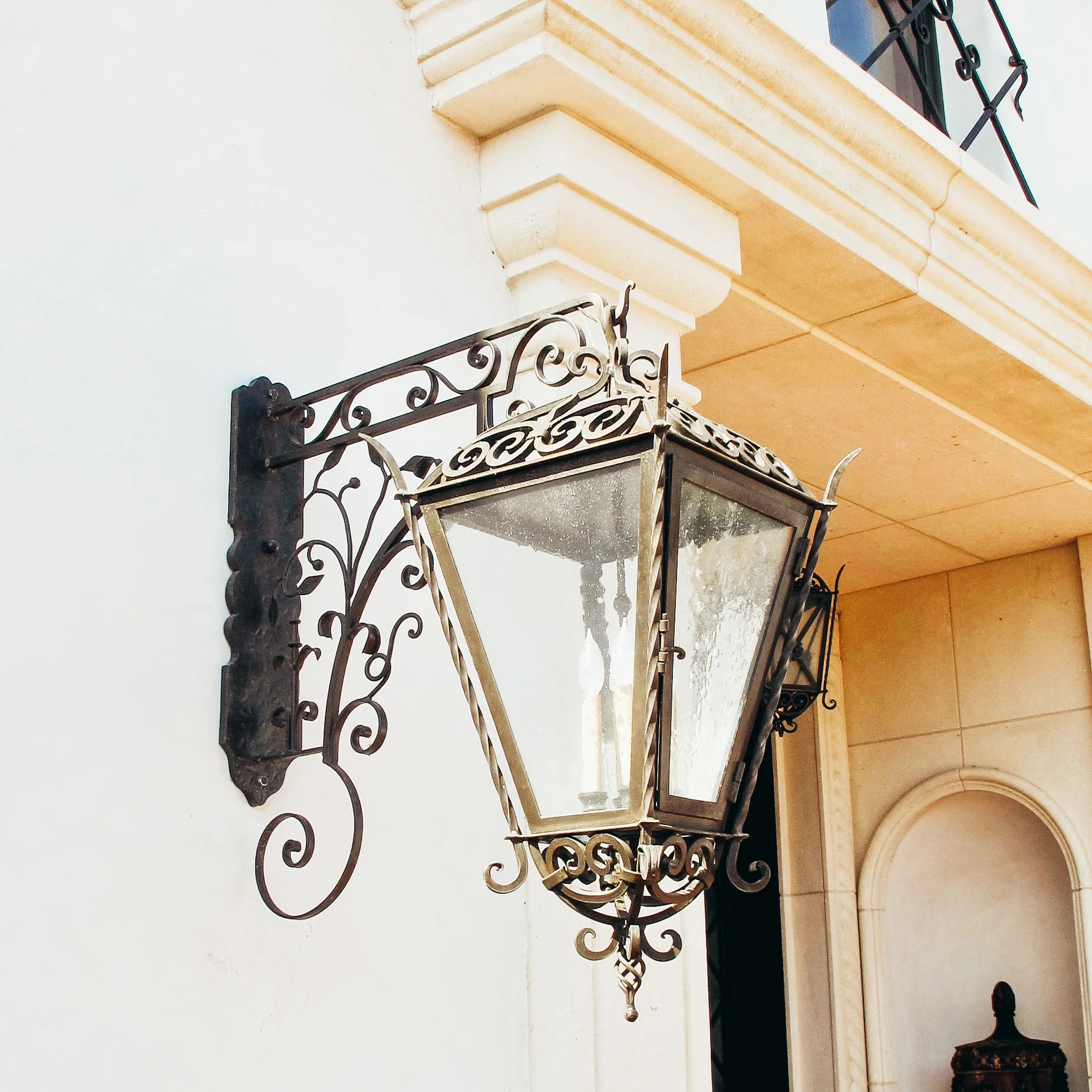 CHANDELIER FINE LIGHTING Hess Lantern on Italian Bracket