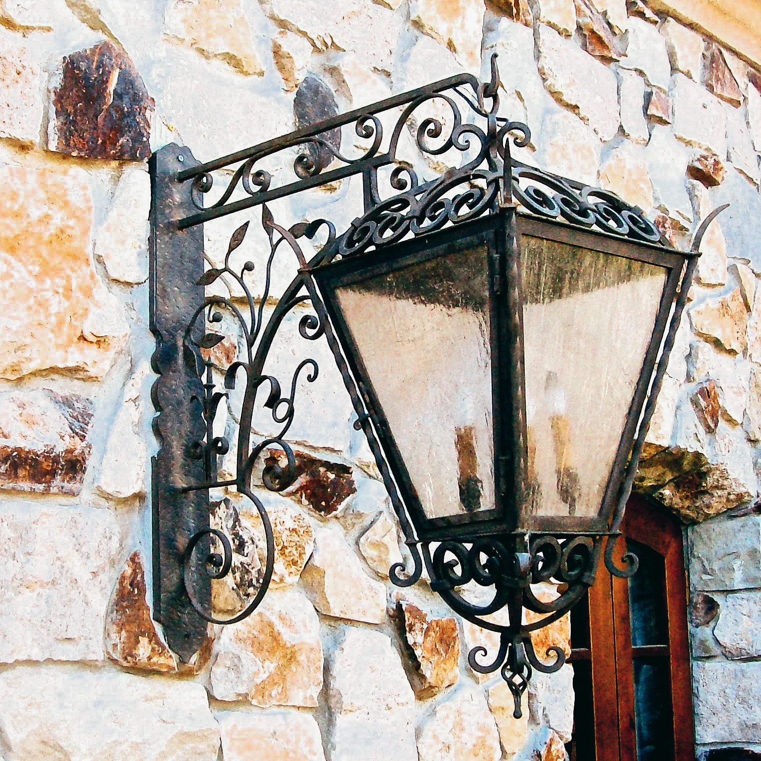 CHANDELIER FINE LIGHTING Hess Lantern on Italian Bracket