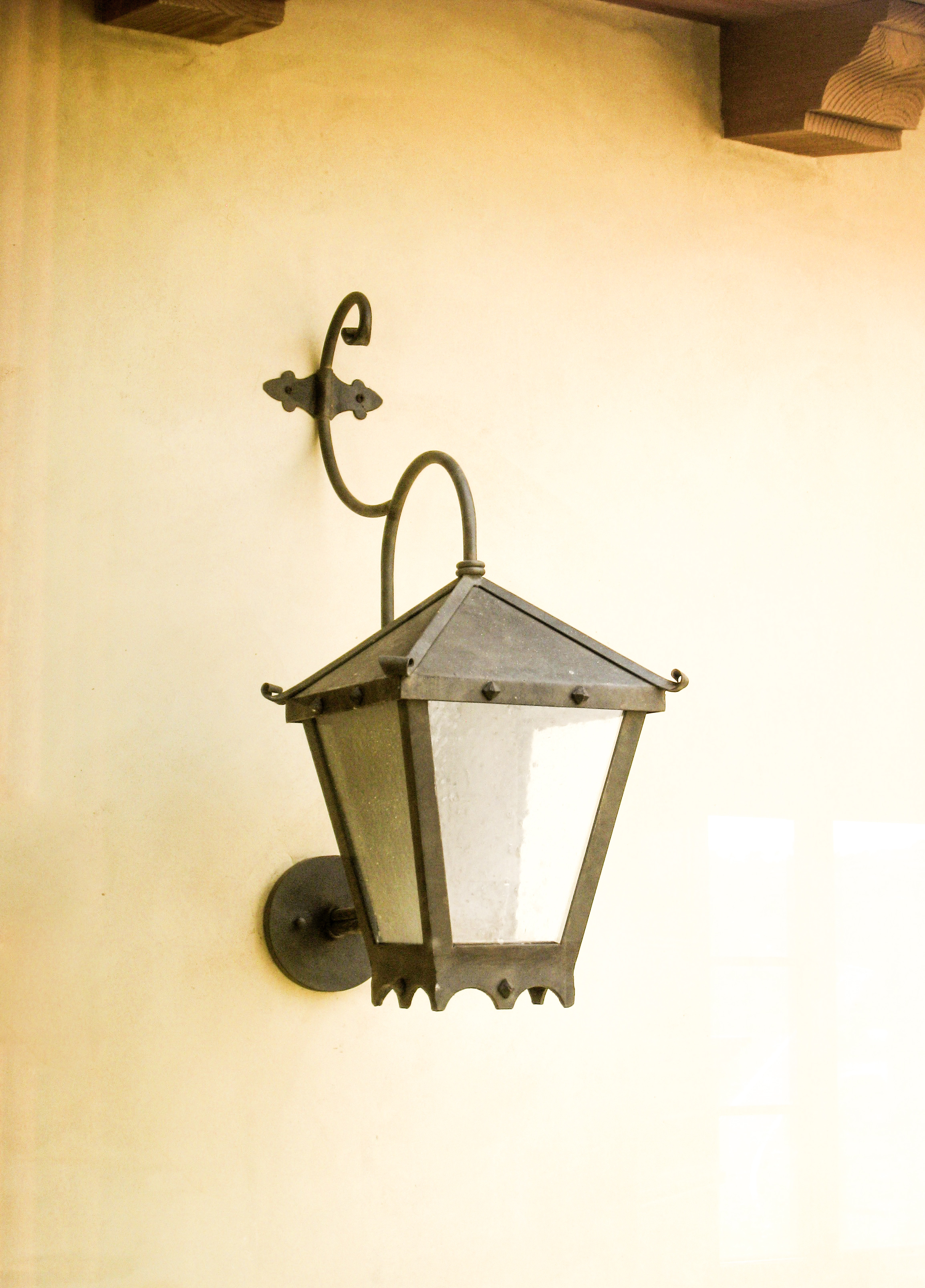 CHANDELIER FINE LIGHTING Strapped Studded Lantern