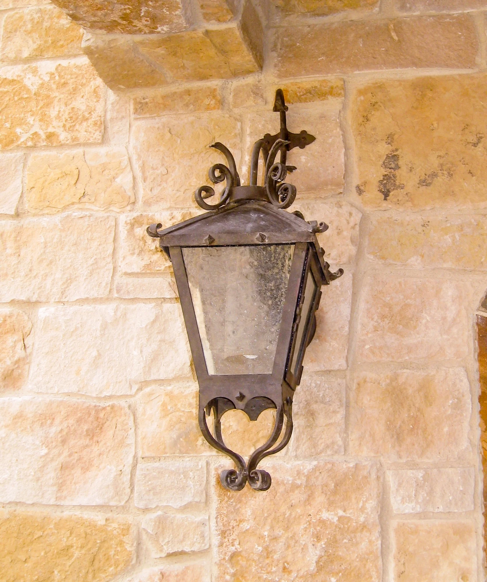 chandelier-flared-strapped-lantern-3072.jpg