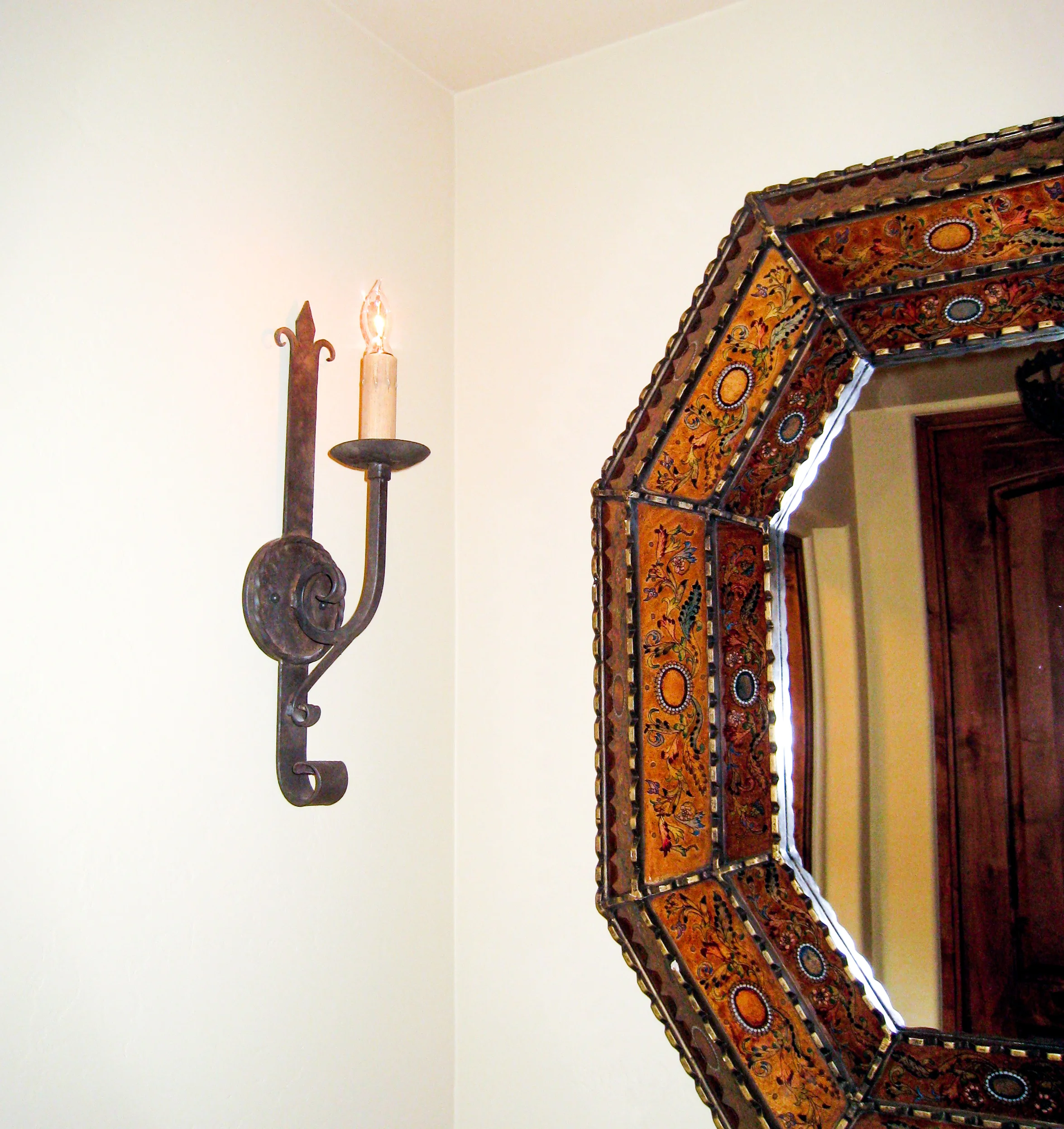CHANDELIER FINE LIGHTING Fleur De Lis Sconce