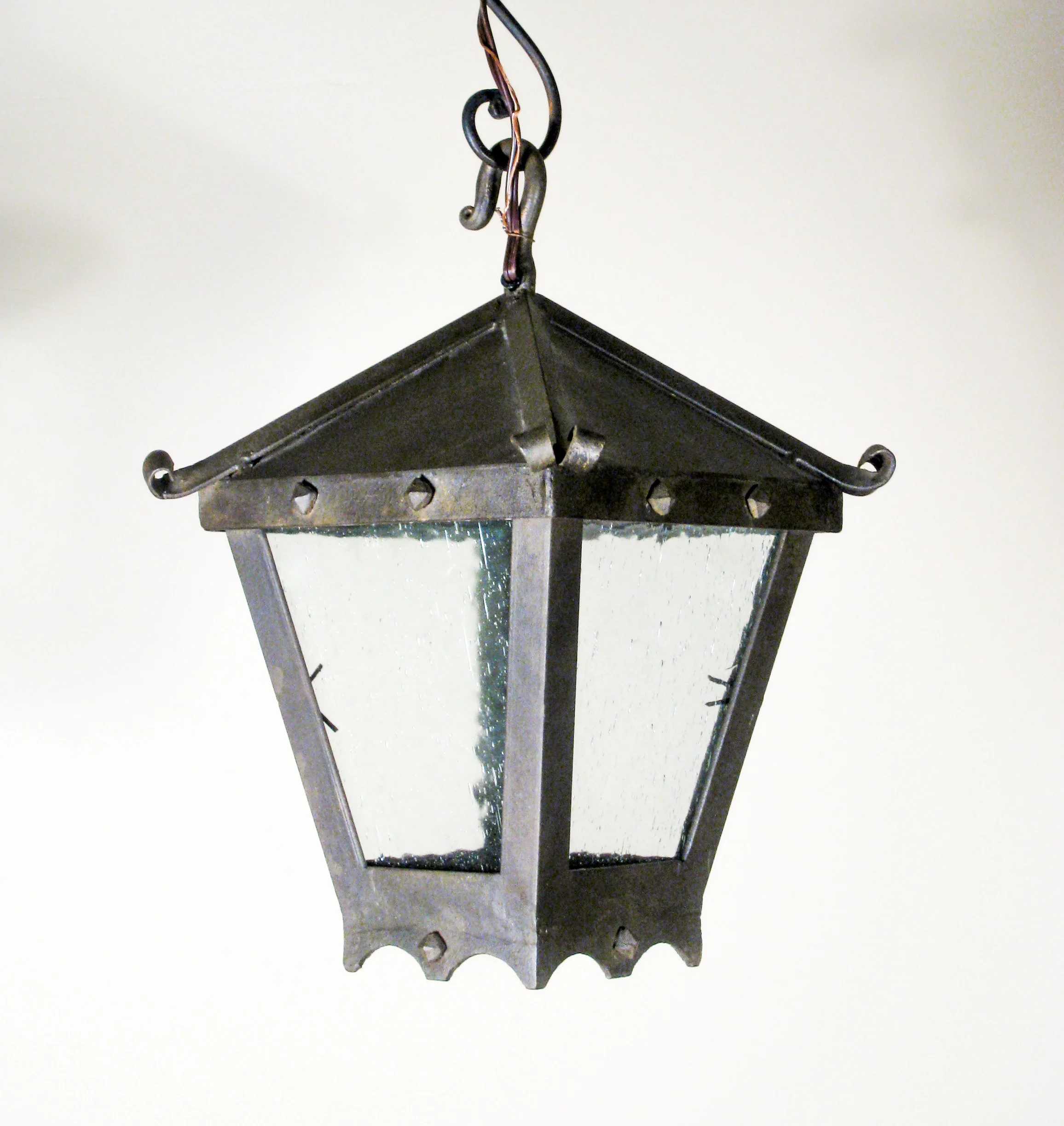 CHANDELIER FINE LIGHTING Studded Lantern Small