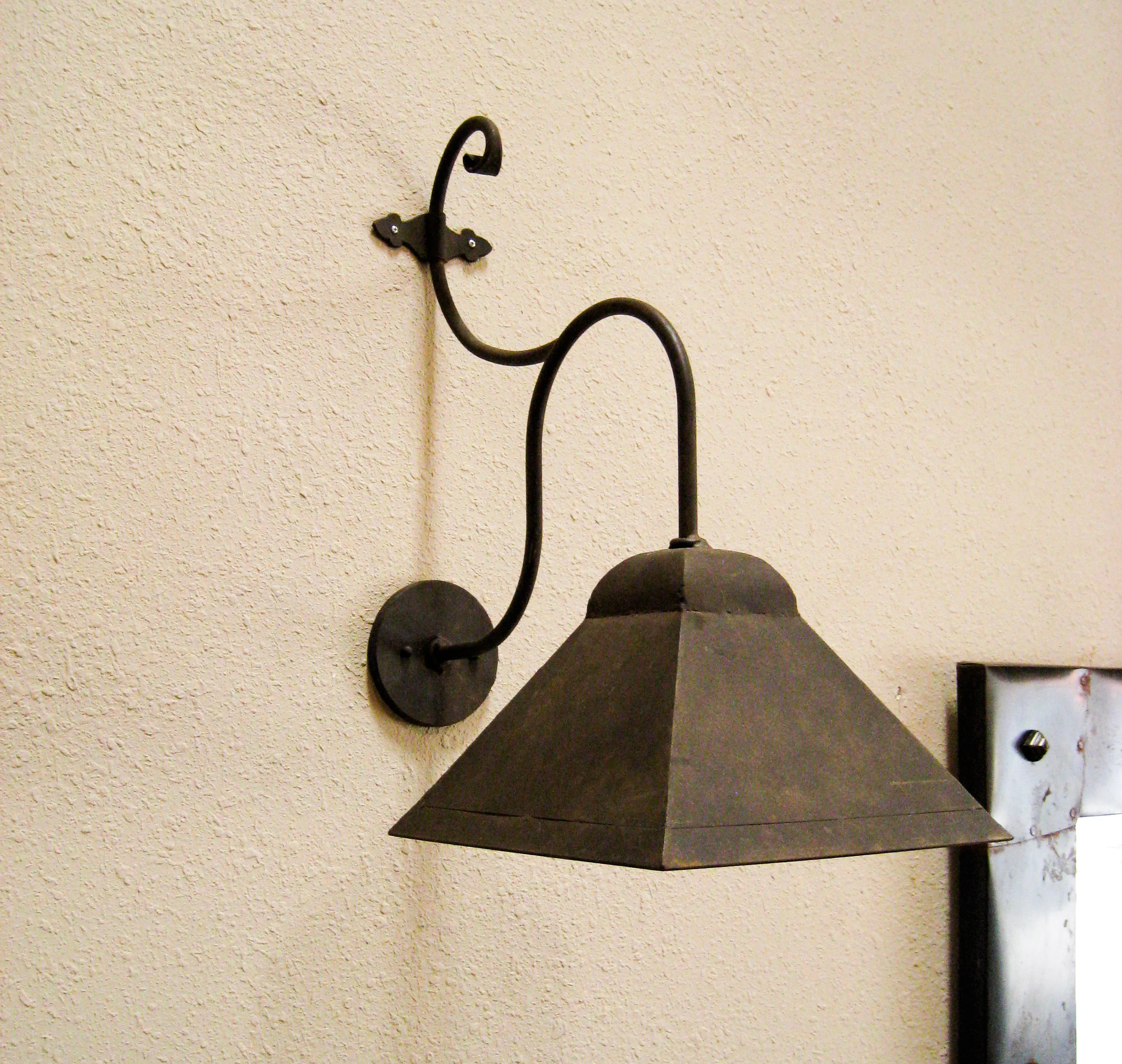 CHANDELIER FINE LIGHTING Garden Fixture Strapped