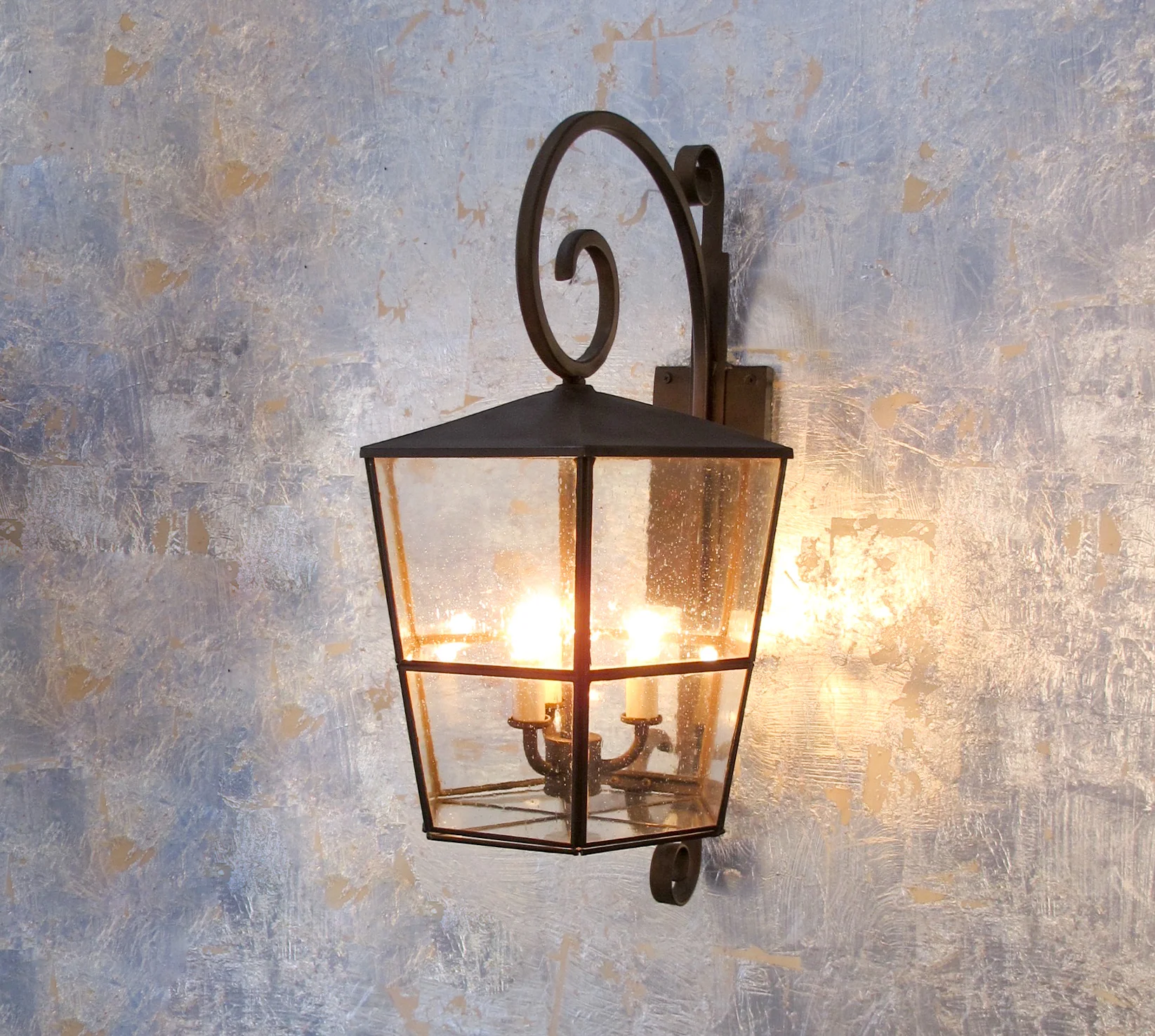 Chandelier-Coast-Lantern-on-Bracket--3.jpg