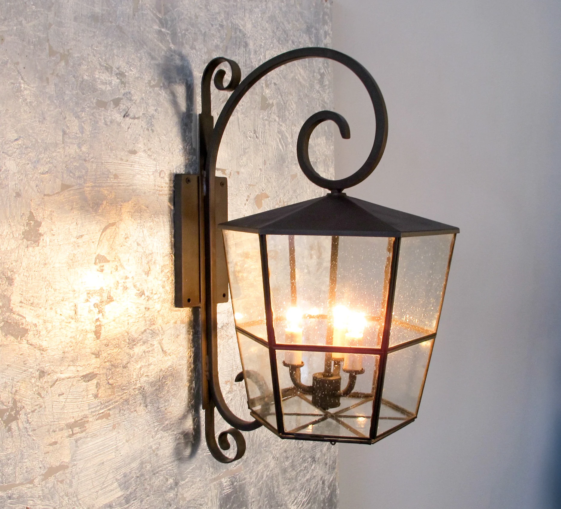 Chandelier-Coast-Lantern-on-Bracket--6.jpg