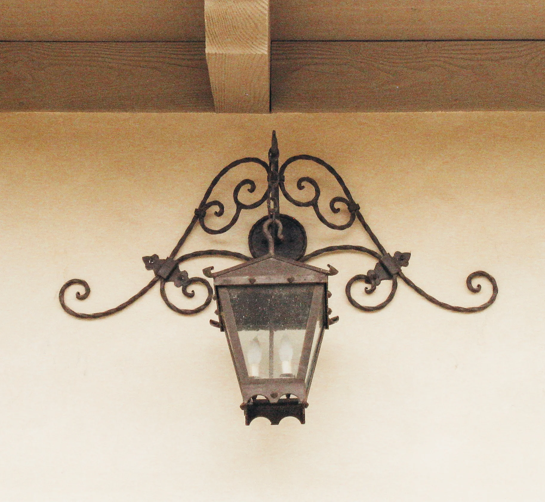 chandelier-fine-lighting-studded-lantern-on-mustache-bracket-6484-2.jpg