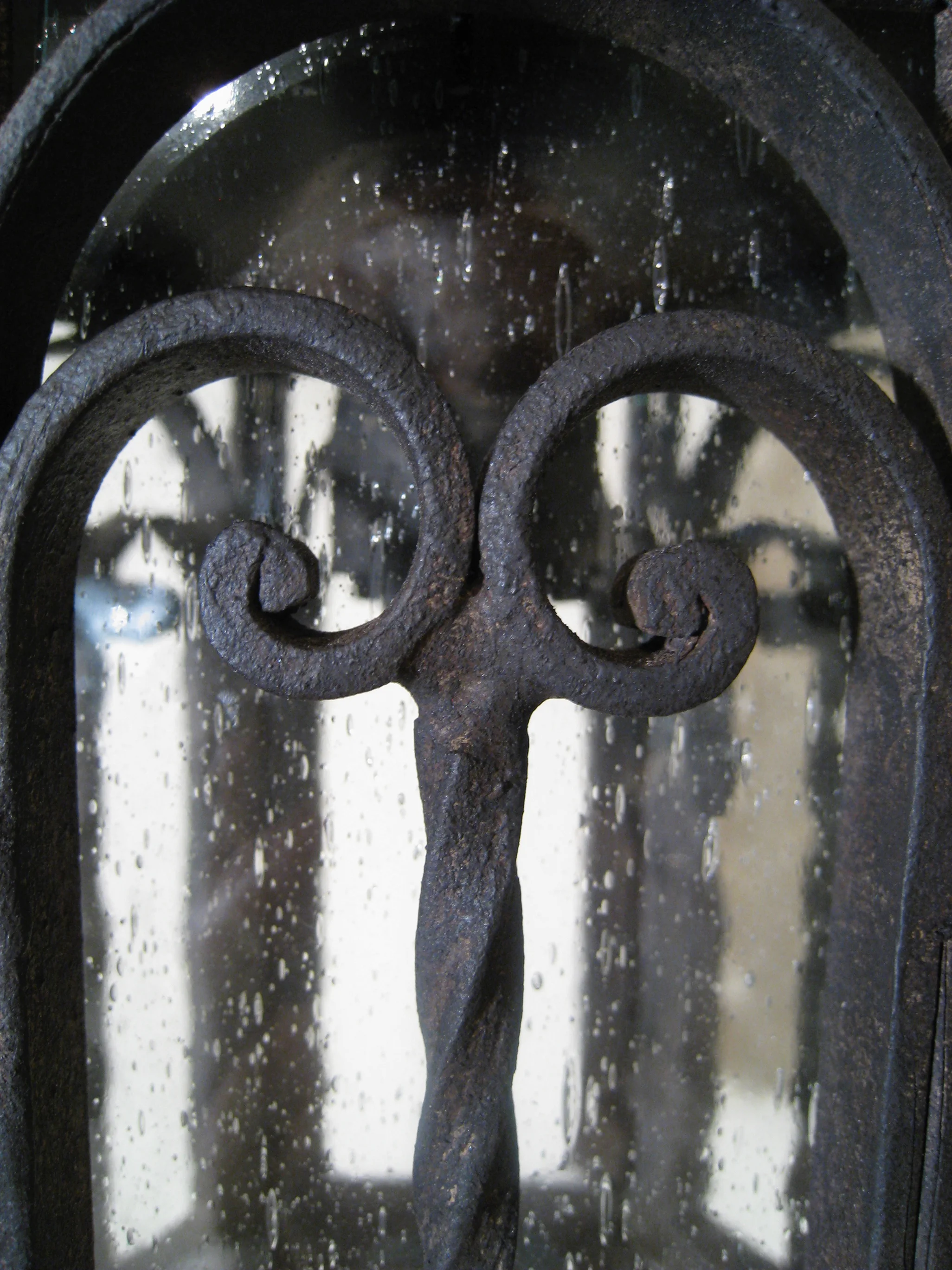ANTIQUE BLACK