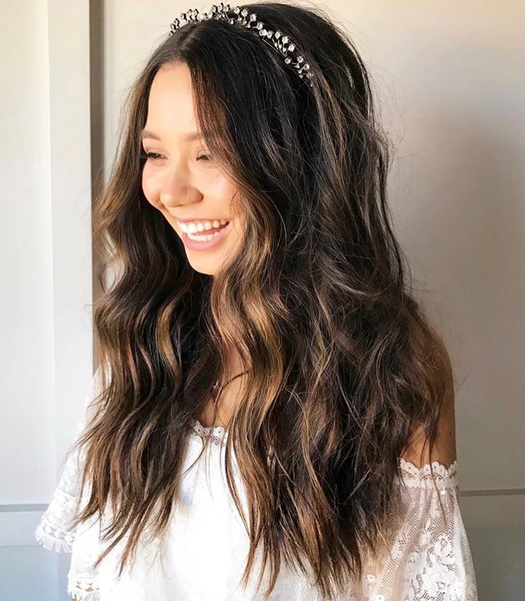 How to wear a wedding tiara