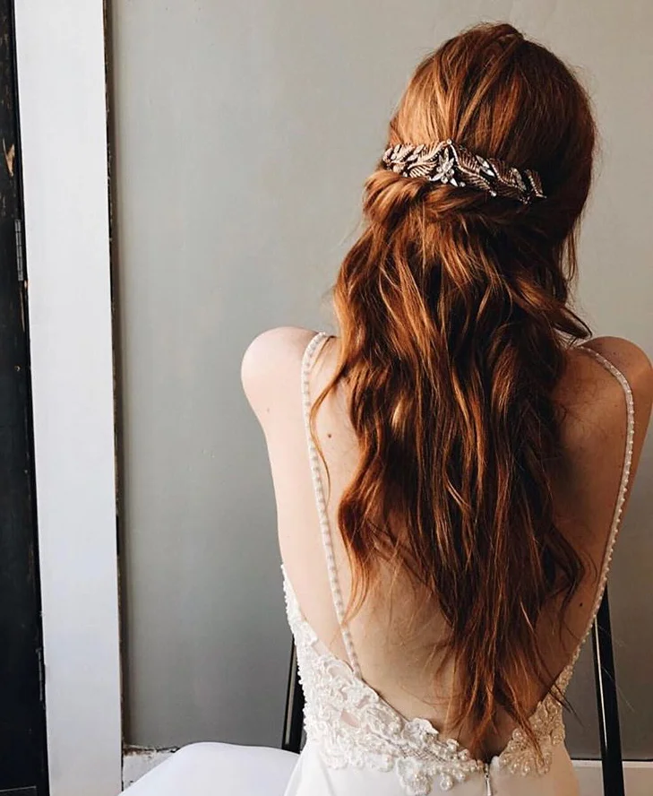 How to wear a wedding tiara