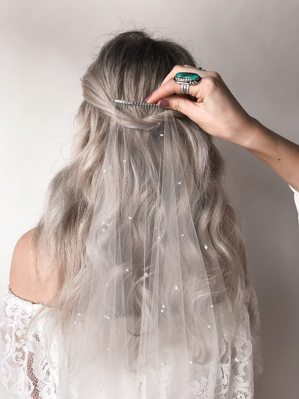 How to wear a veil - by Untamed Petals