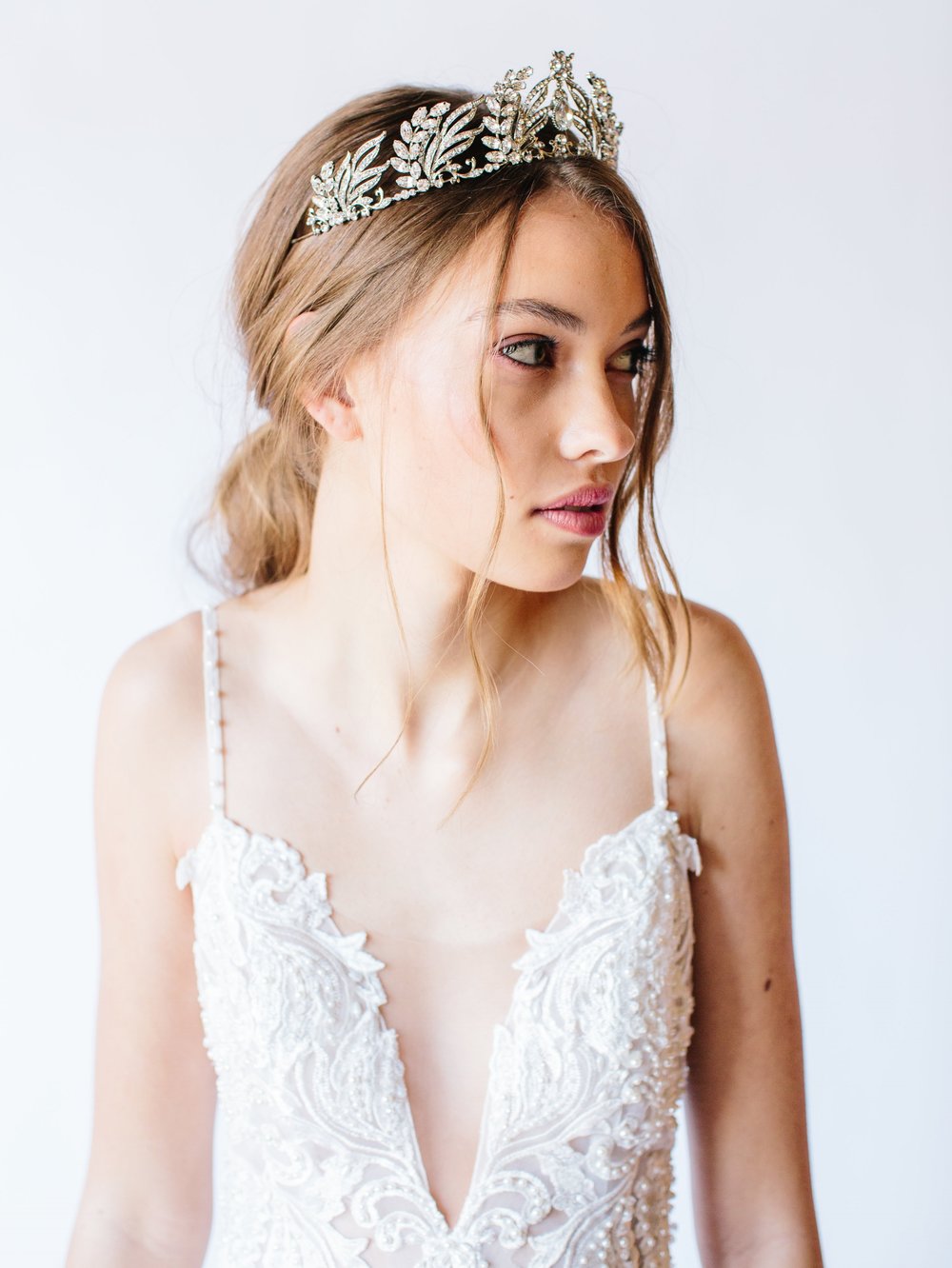 How to wear a wedding tiara