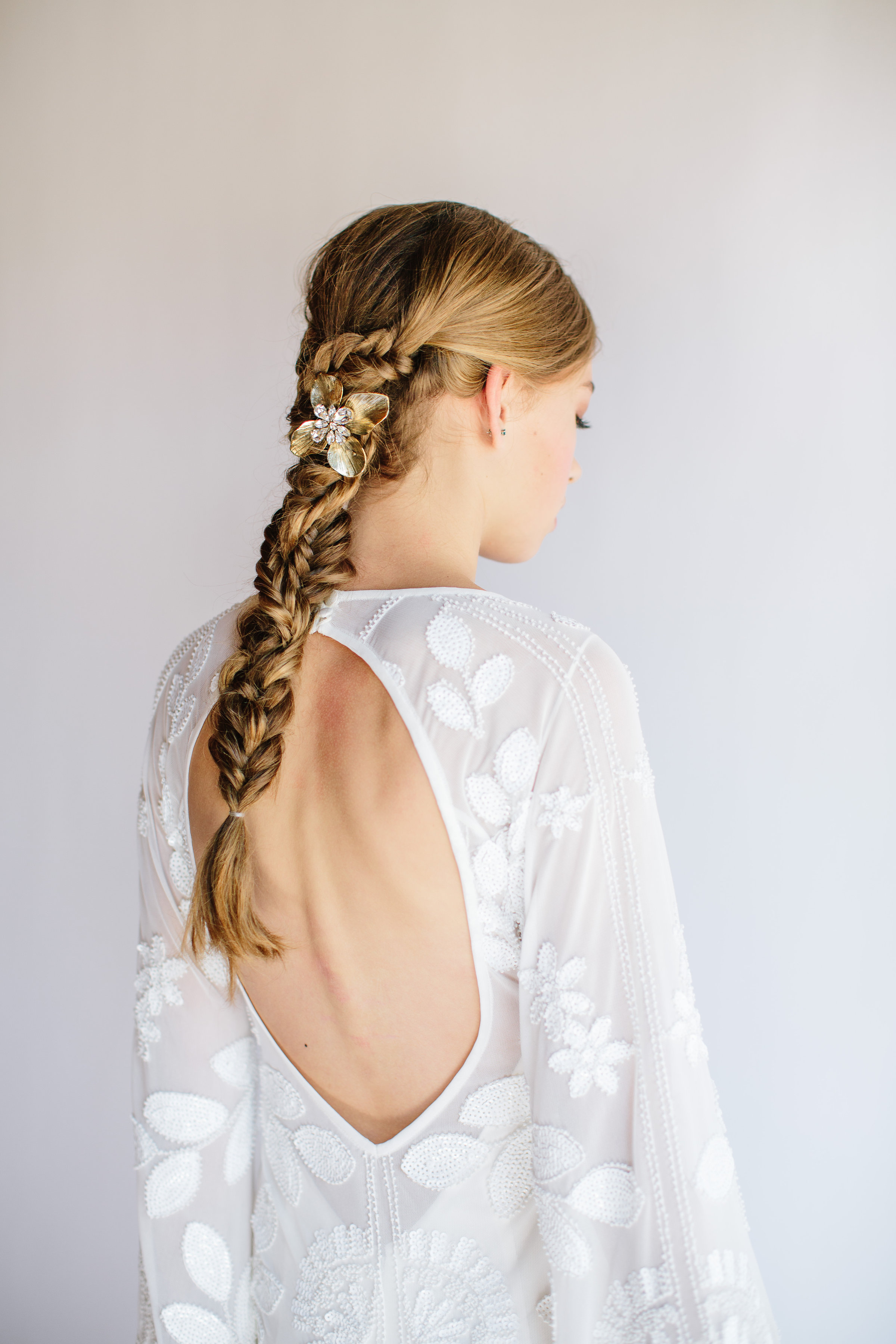 Daria - Golden flower clip - By Untamed Petals