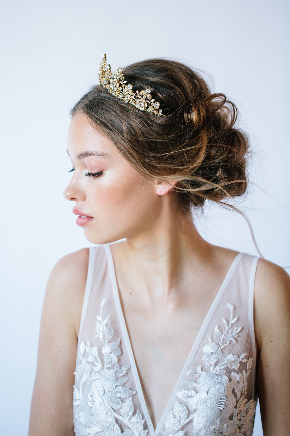 How to wear a wedding tiara