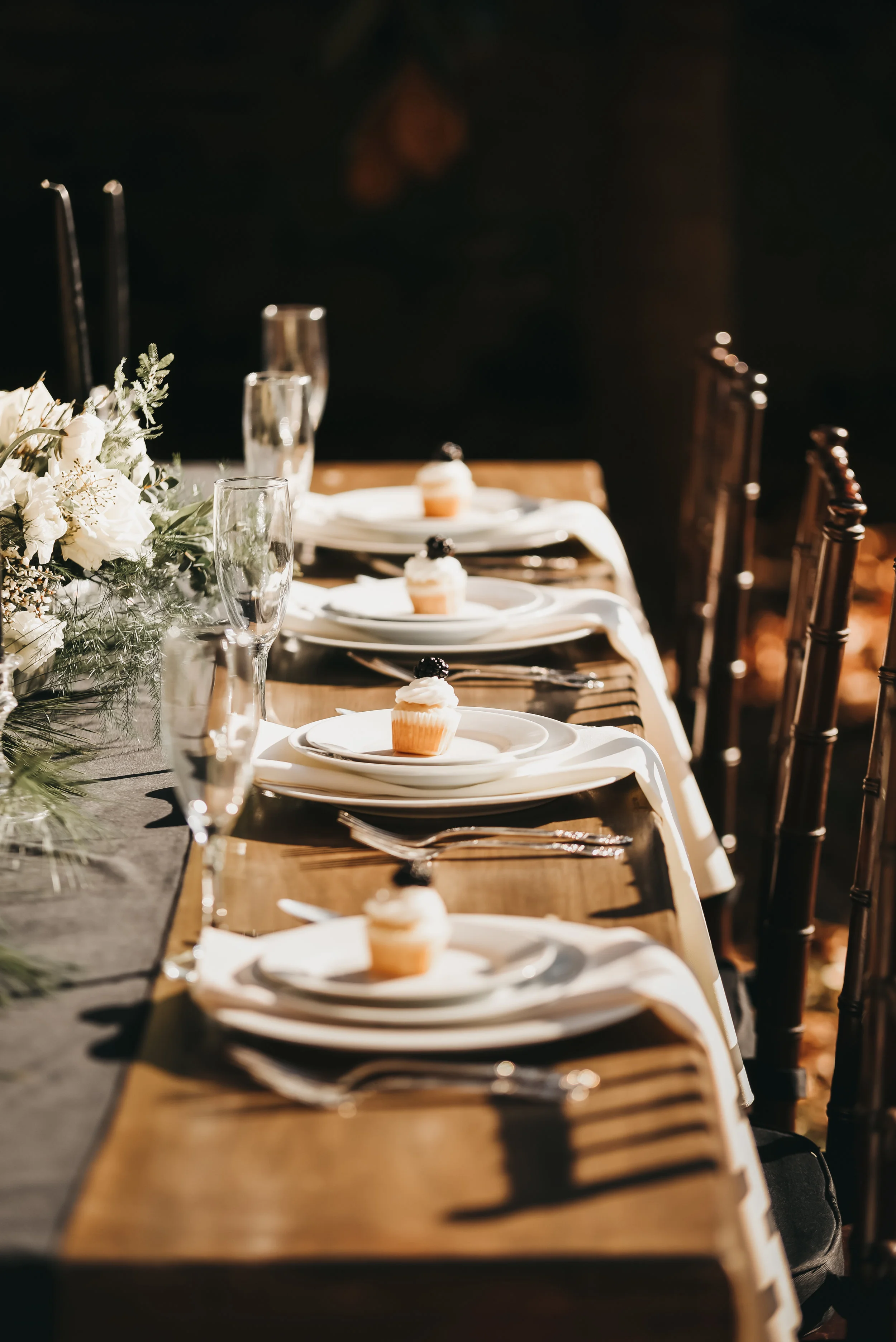 outdoor wedding reception table setting