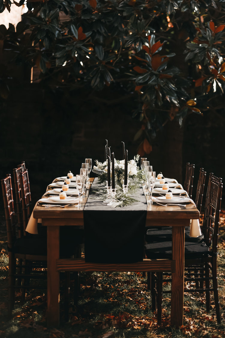 outdoor wedding table setting