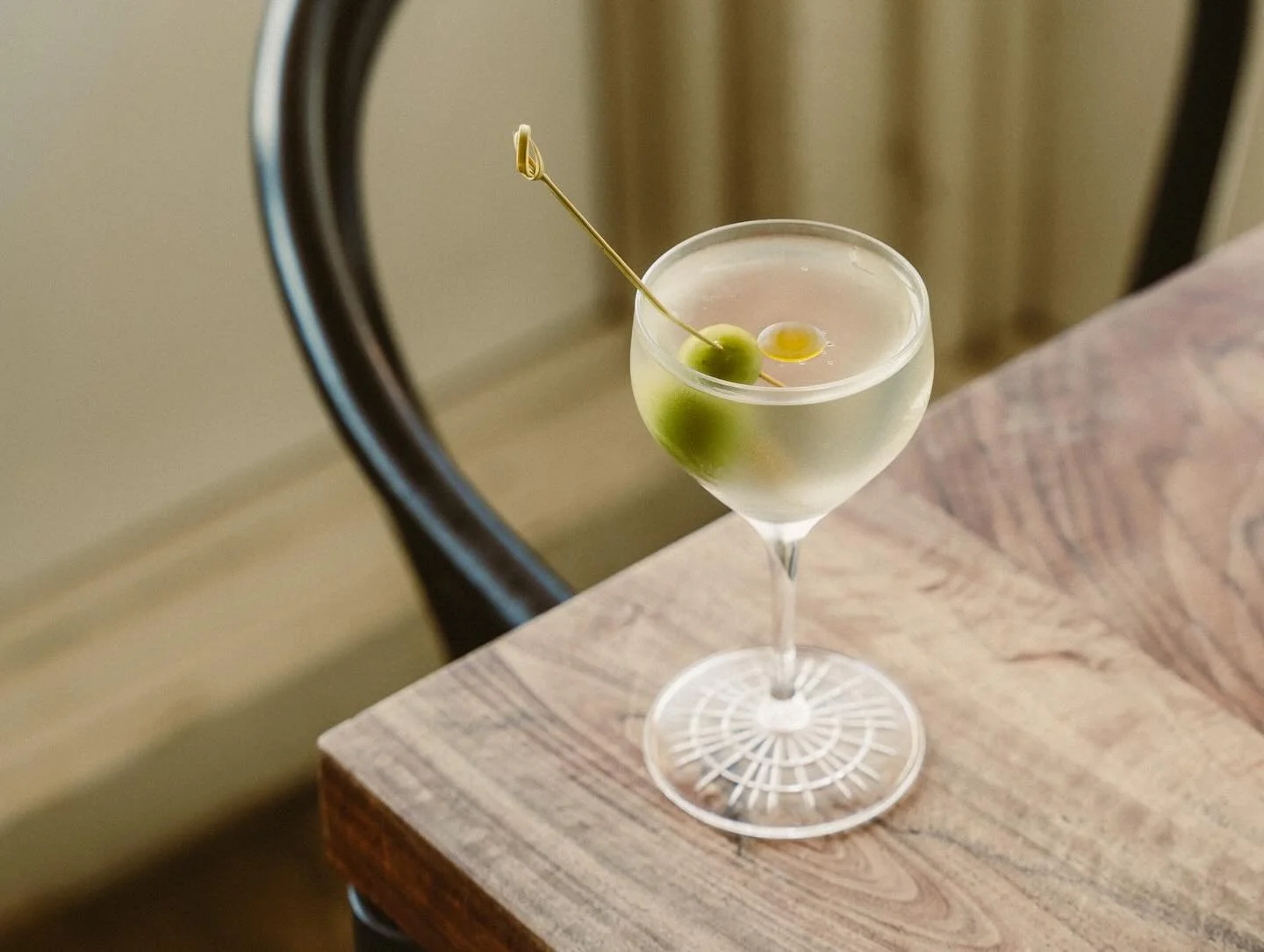 This gorgeous cocktail by @taleezay is our 2nd charity option of the month. $1 from each sold will go to @foodbanksbc for their Dine Out for Hunger campaign running all of September. Get that and our eggplant pizza for DOUBLE the charity. The cocktai