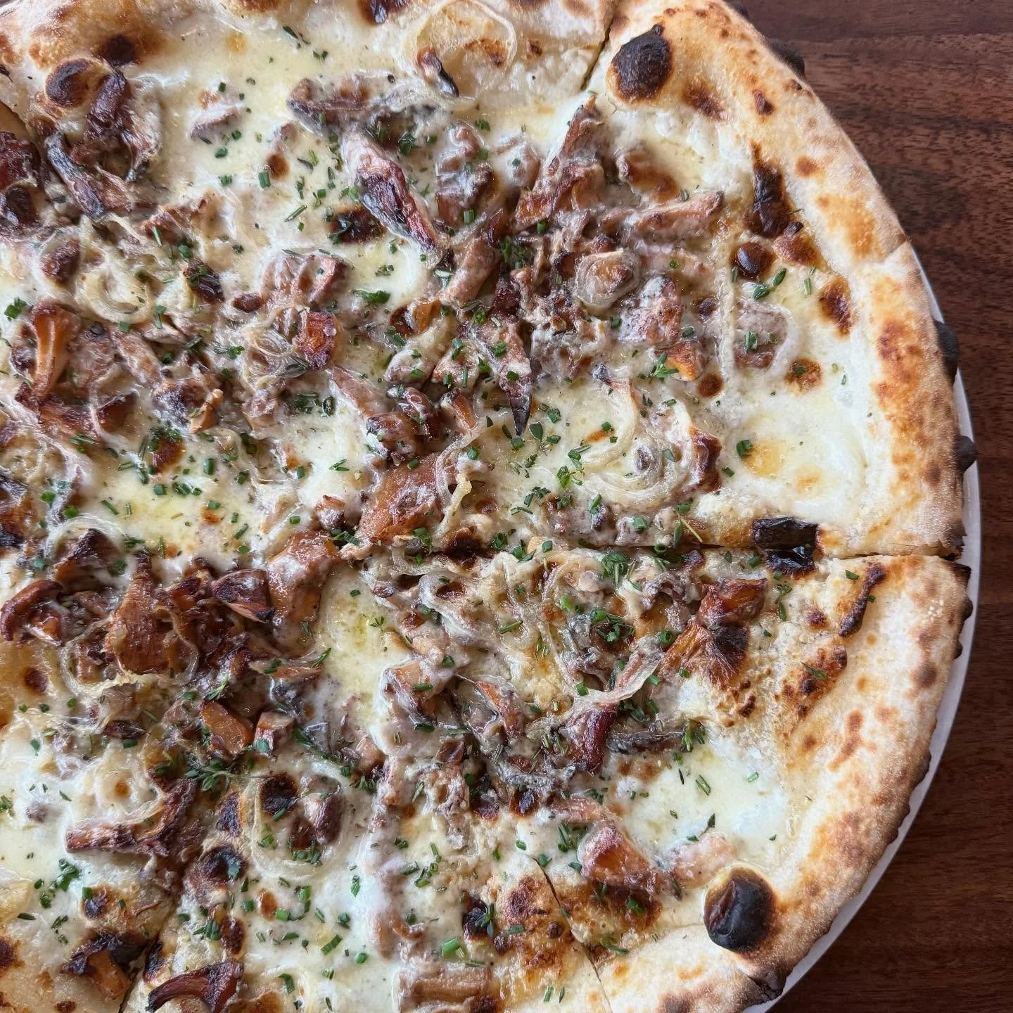 Our favorite Fall pizza is back. Gorgeous California chanterelles with a roasted garlic &amp; Reverie cheese cream cream, Teleme cheese, shallots, flake salt &amp; herbs by @oscar_desantiago_ 💪🏻💪🏻💪🏻 Available while Chanterelles supplies last. H