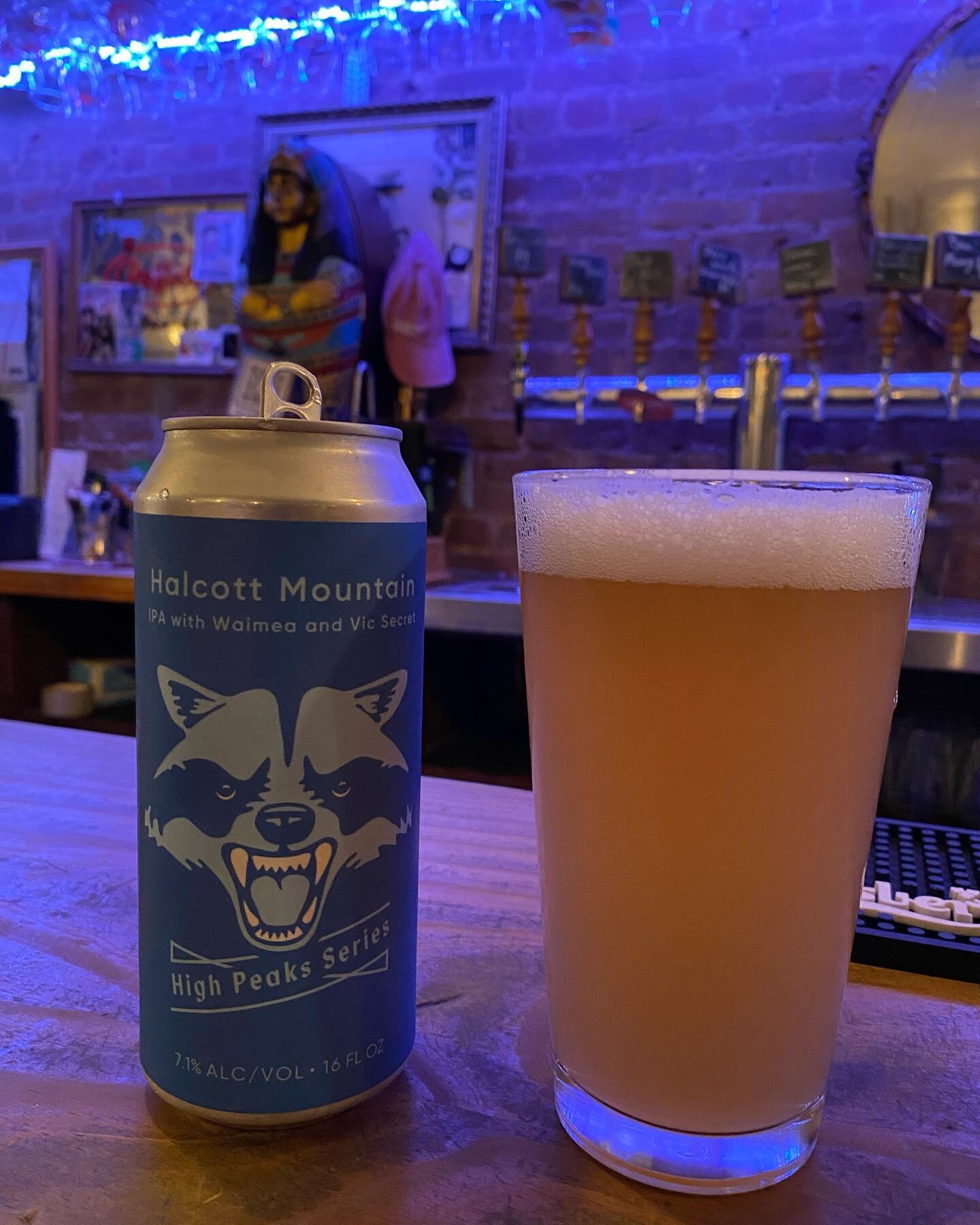 The can of the day for Thursday was @thecatskillbrewery &lsquo;s &ldquo;Halcott Mountain&rdquo; IPA off of the High Peaks Series! This Hazy IPA has a straw yellow color to it and has aromas of pineapple, passion fruit and yuzu zest! Right off the fir