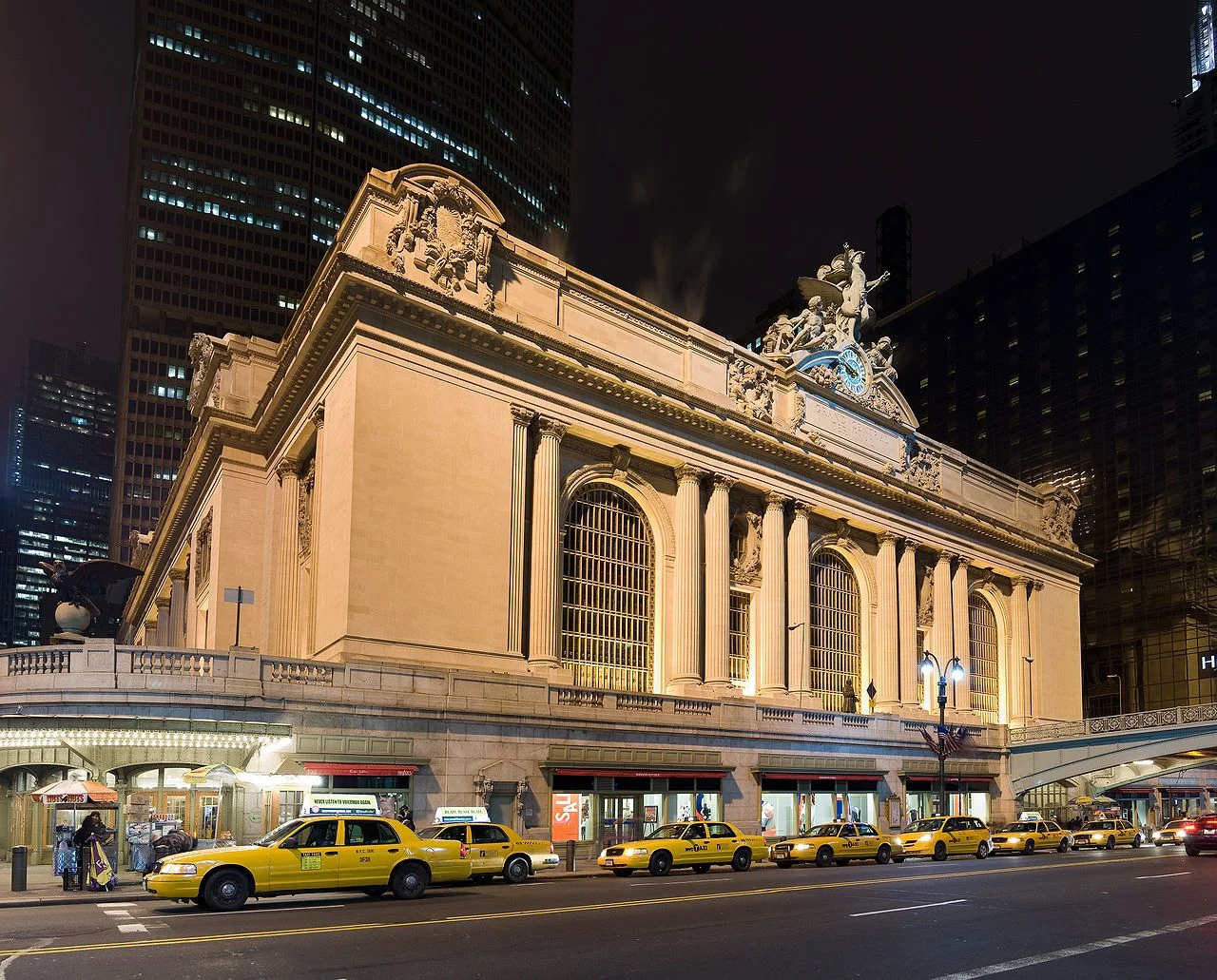 1280px-Image-Grand_central_Station_Outside_Night_2.jpg