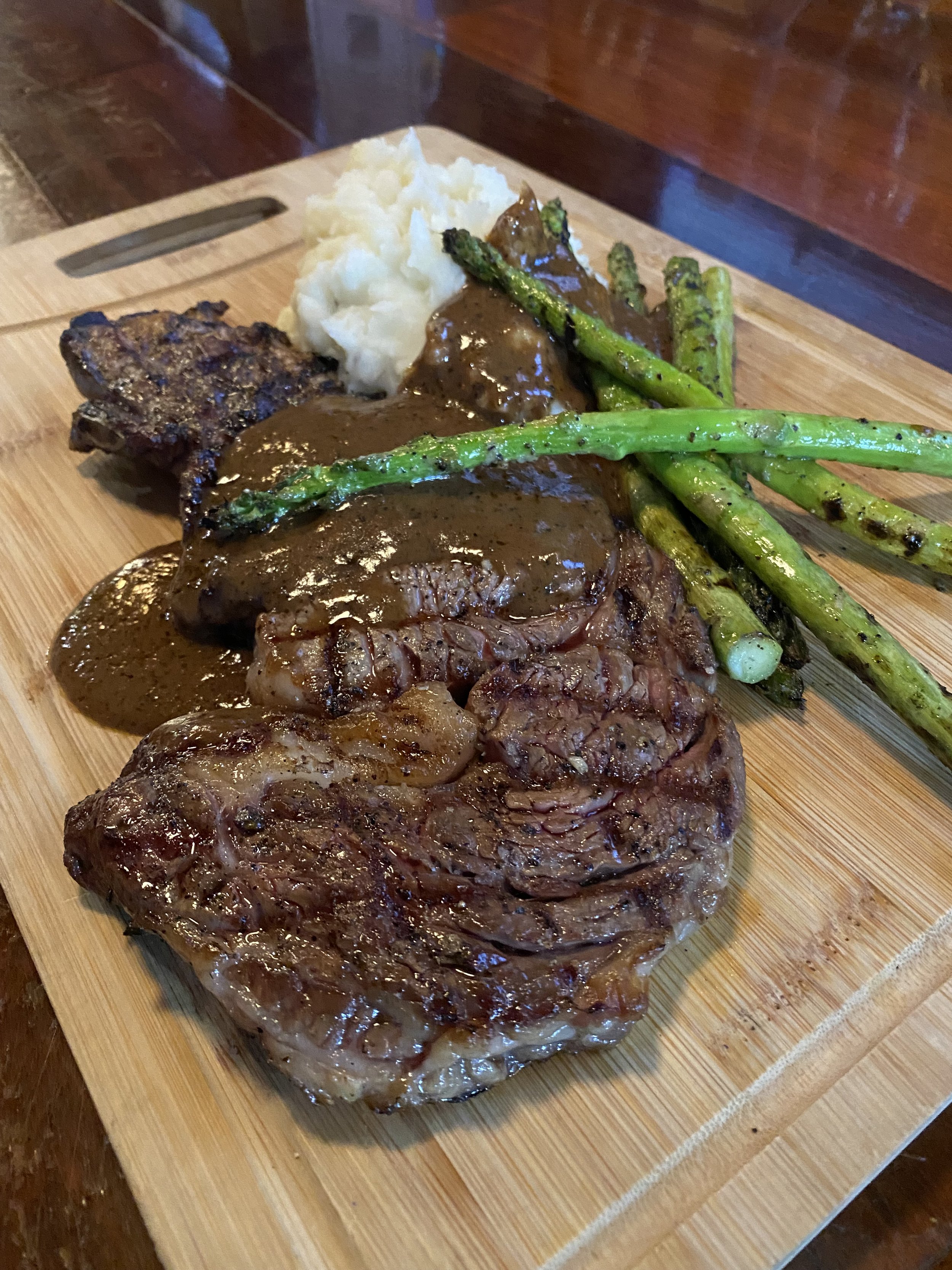 Ribeye and asparagus.jpeg