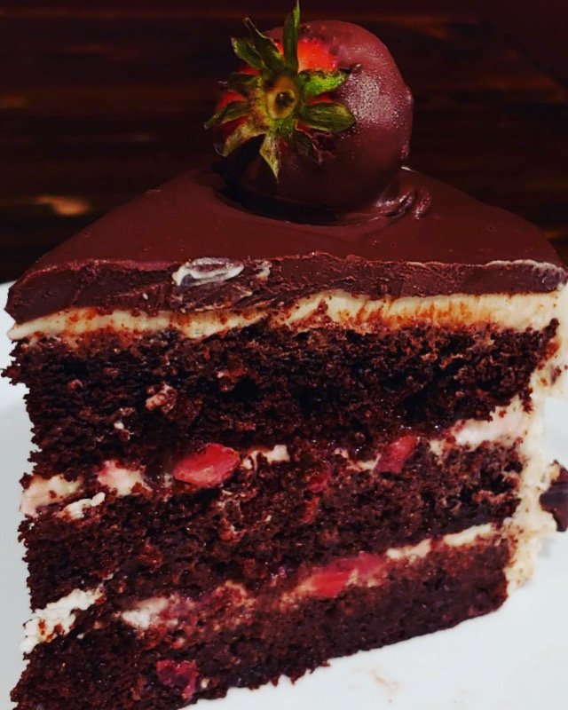 strawb choc cake.JPG