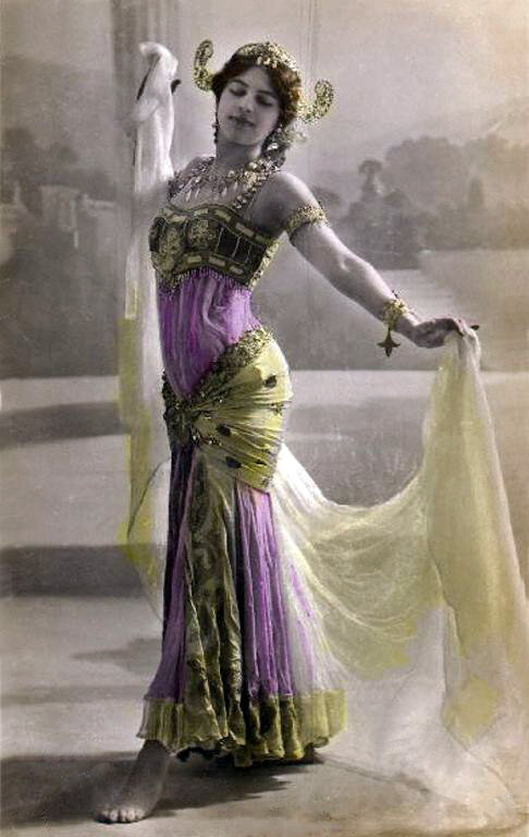Lucien Walery - http://www.bikiniscience.com/ Postcard of Mata Hari in Paris