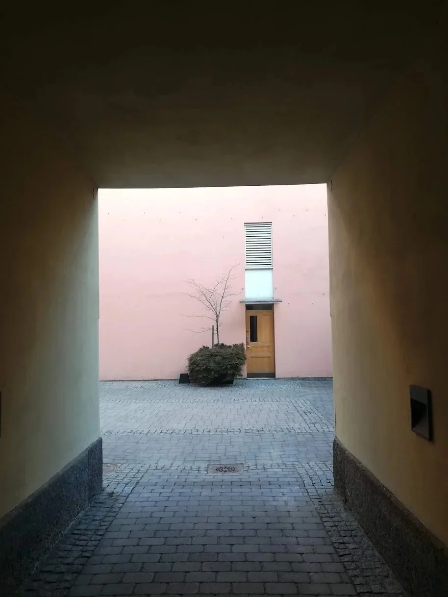 A laneway in Helsinki from March 2019.jpg