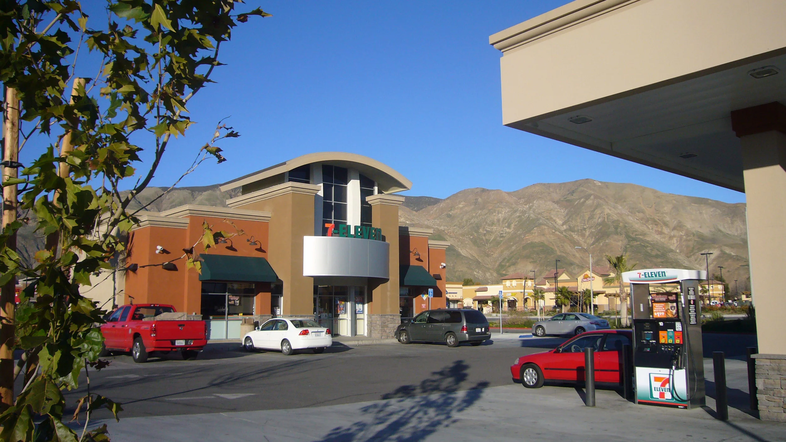 Mountain View Plaza 7-Eleven