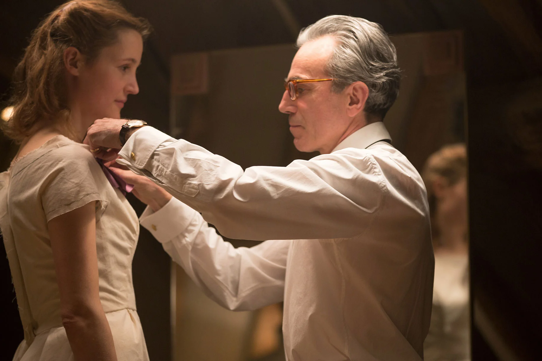 1515544263_phantom_thread_unit_daniel_day_lewis_vicky_krieps_14.jpg