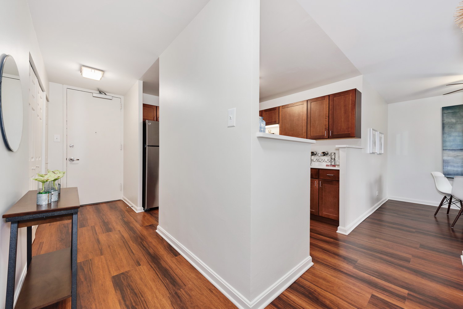 510 W Belmont - Foyer 2