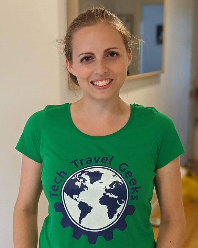 Did you know the Tech Travel Geeks Store also has some cool ladies t-shirts? Like this green comfort tee modelled by @candicesullivan . Ideal for comfortable travel and showing off how cool you are by supporting the @techtravelgeeks . #tshirt #fashio