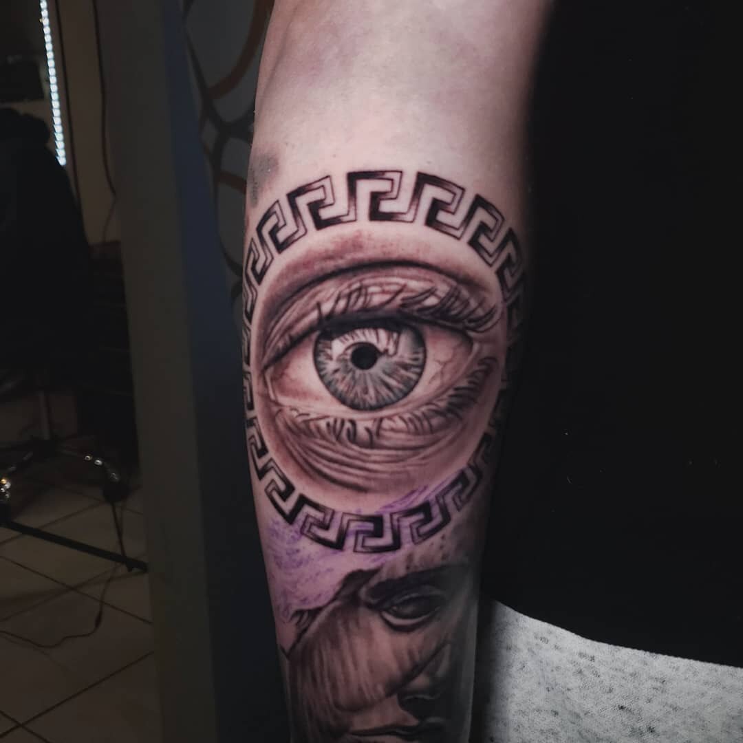 Part of a sleeve I'm working on 👁
.
.
.
@peakneedles 
@recoveryaftercare 
@painfulpleasures 
@empireinks @cheyenne_tattooequipment #tattoo #tattoos #eye #eyetattoo #eyeball #artist #art #tattooist #tattooer #tattooartist #bng #bngtattoo #blackandgre