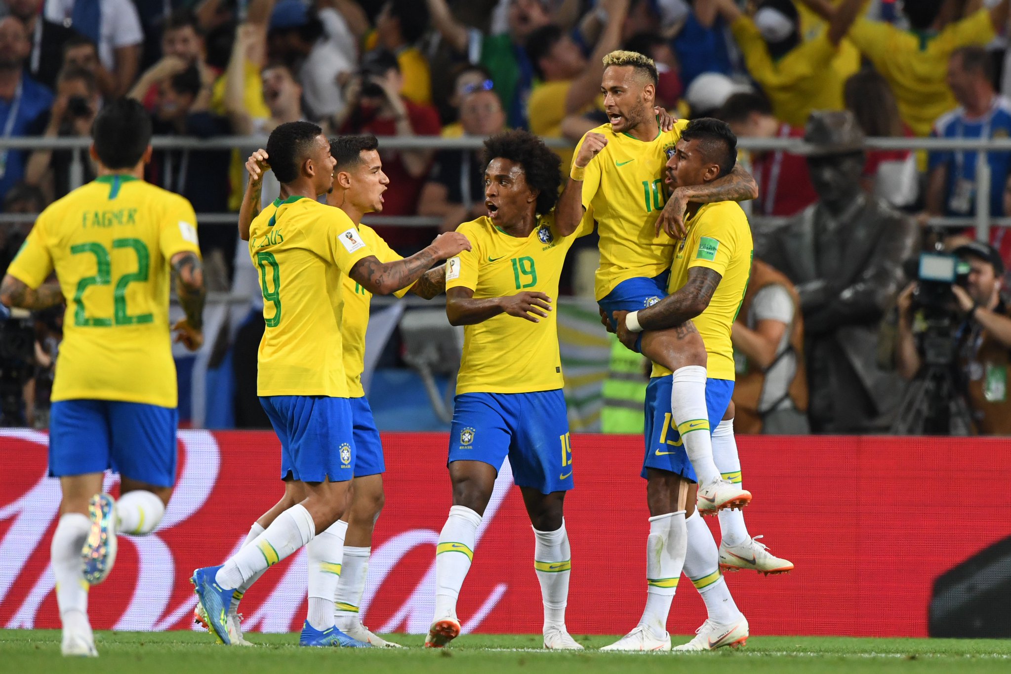 Бразилия первая в мире. Сборная Бразилии. ФИФА 19 сборная Бразилии. Бразилия первое место. Неймар 2022.
