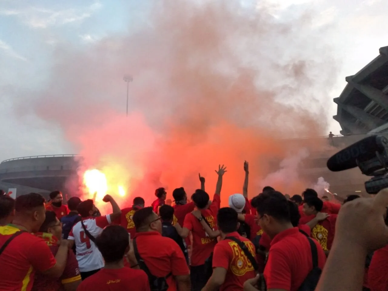 Macam Terlepas Banyak Tapi Sebenarnya Banyak Lagi Untuk Kita | #KaranganBolaSepak
