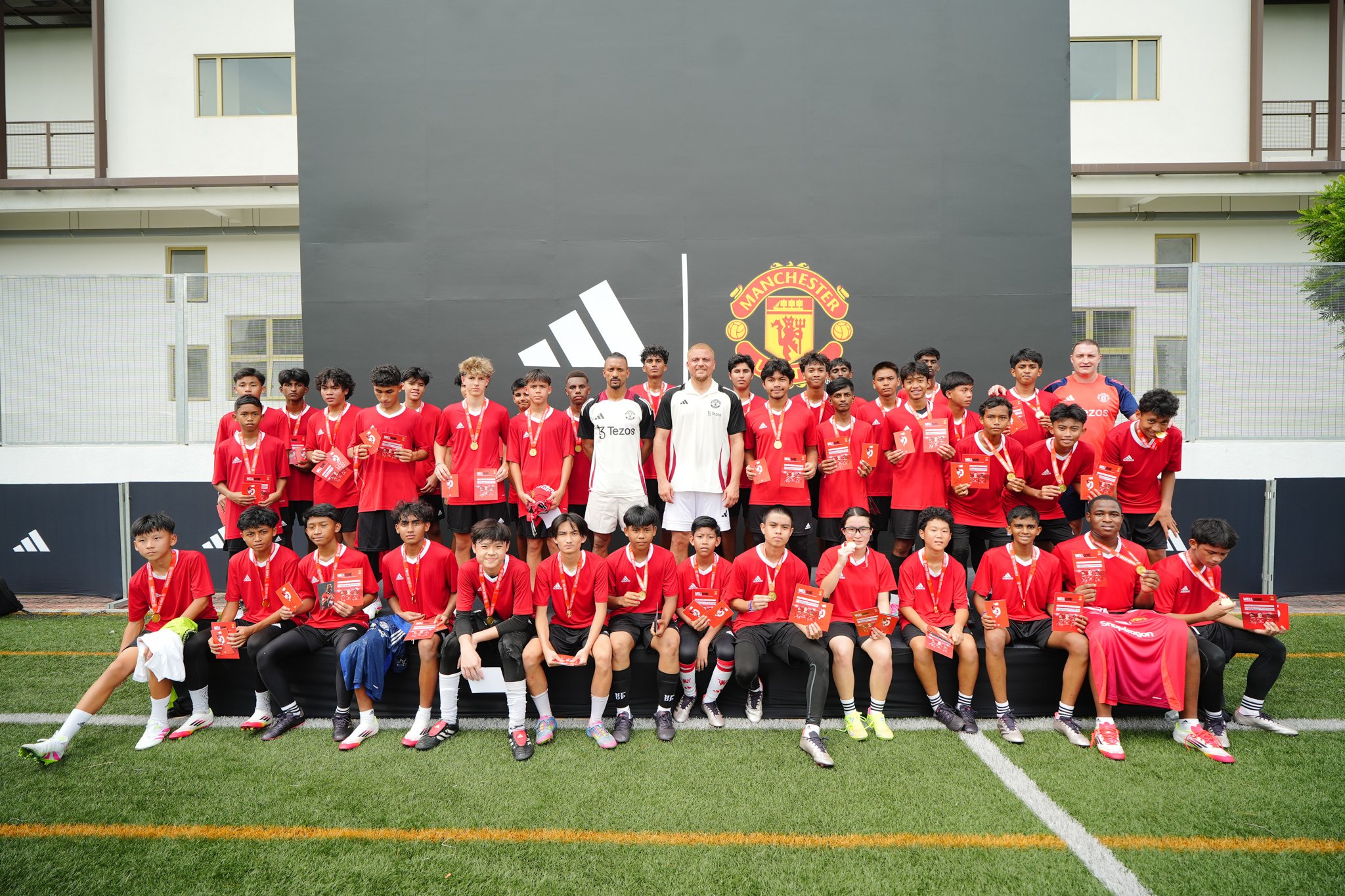 Back To The Roots: With Nani &amp; Brown