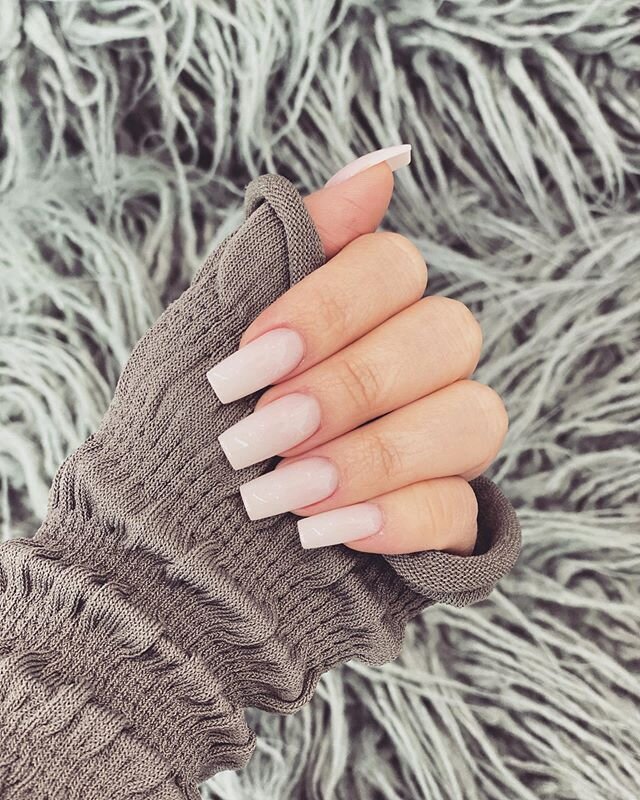 Sometime less is more 💅
#nailsdoneright @cielnaillounge #freshnails 🔊Color: lightpinkombr&eacute;