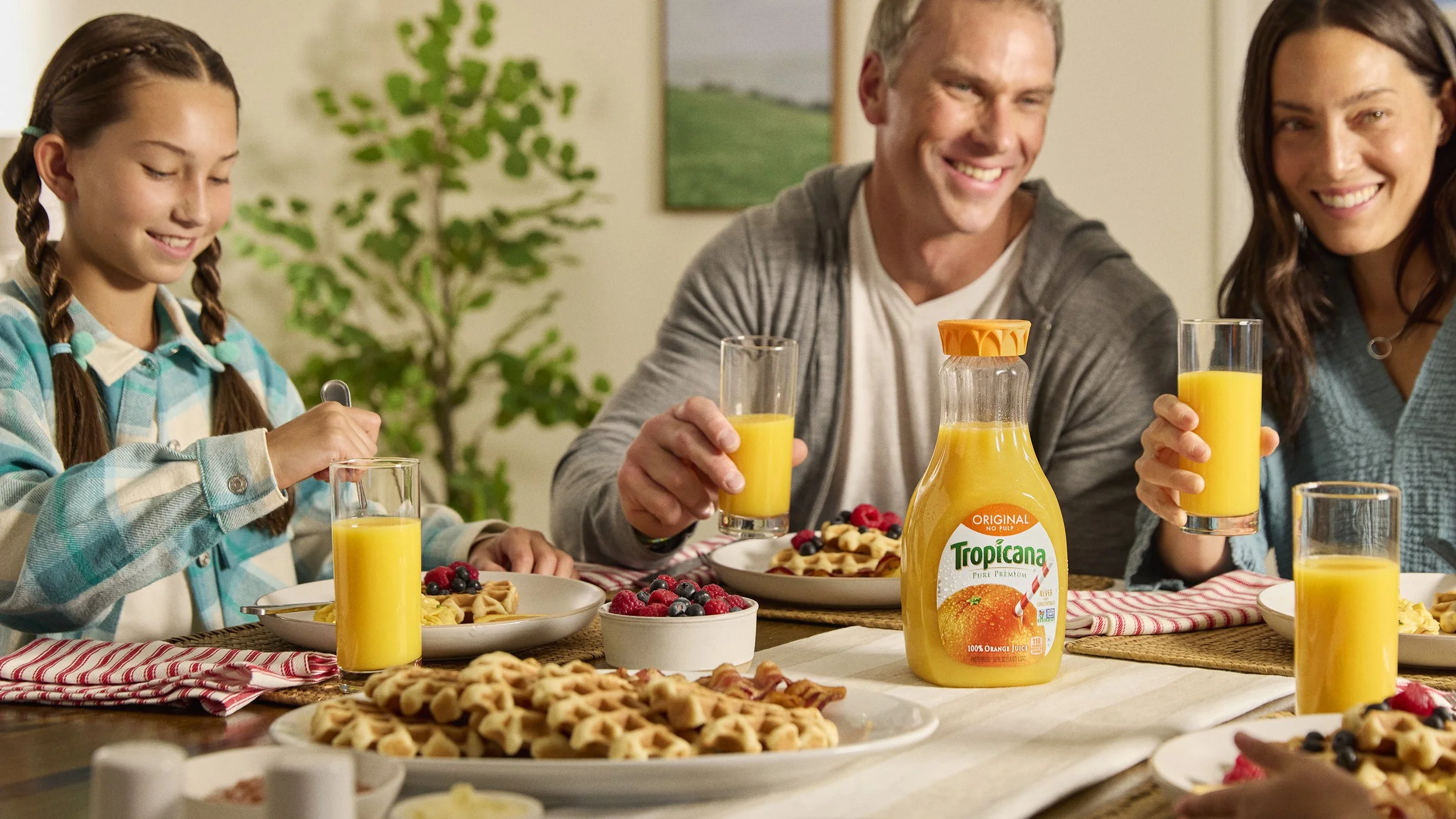 TROPICANA_LIFESTYLE_DINING_AREA_LARGE_SHOT_1_2065_R1.JPG