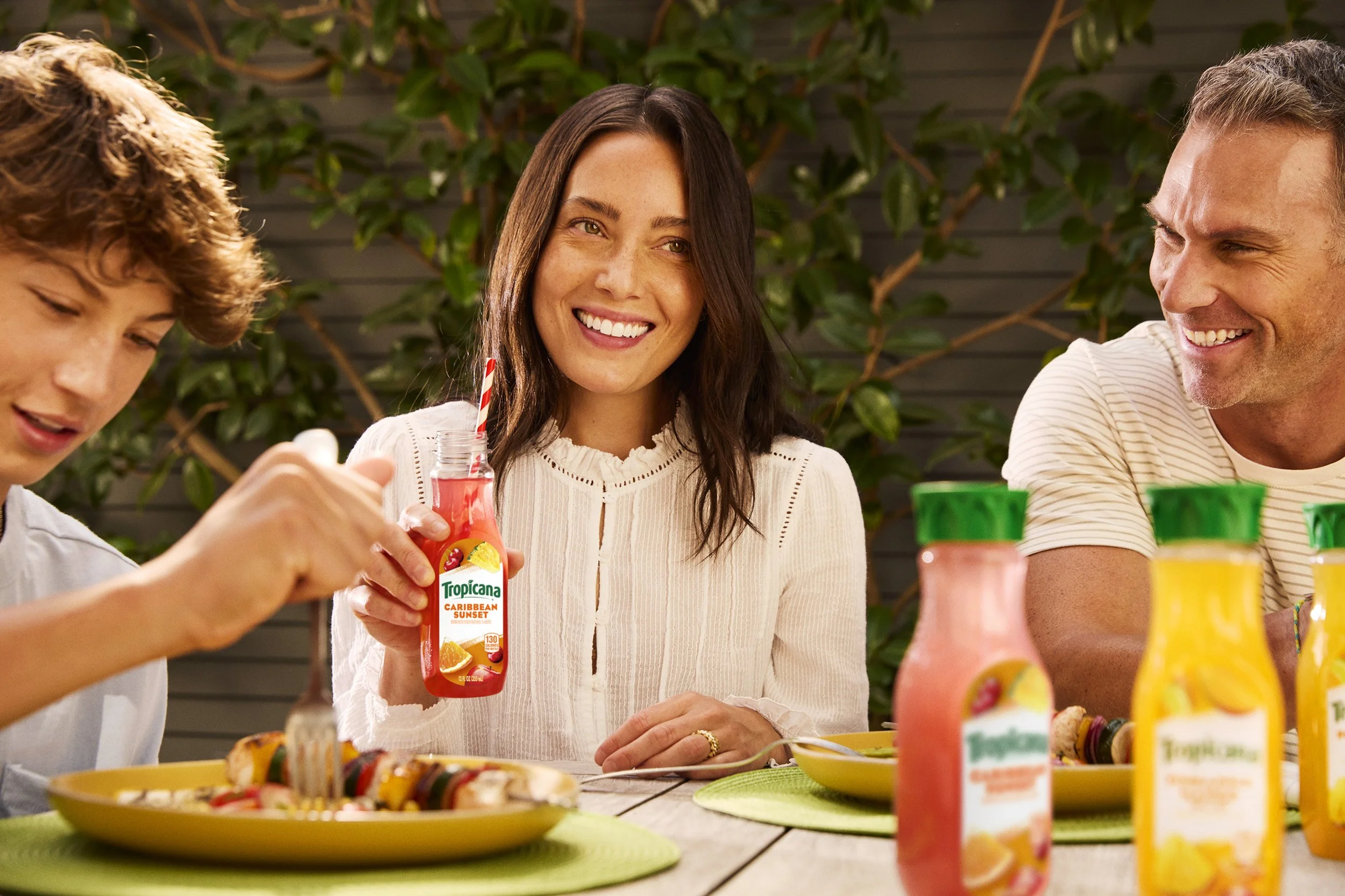 TROPICANA_LIFESTYLE_OUTDOOR_TABLE_SHOT_5_0388_R3.JPG