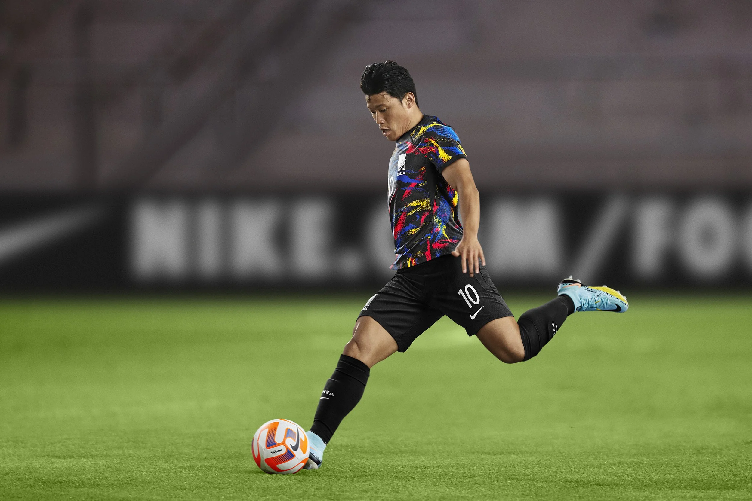 HWANG_HEE-CHAN_AWAY_R2.JPG