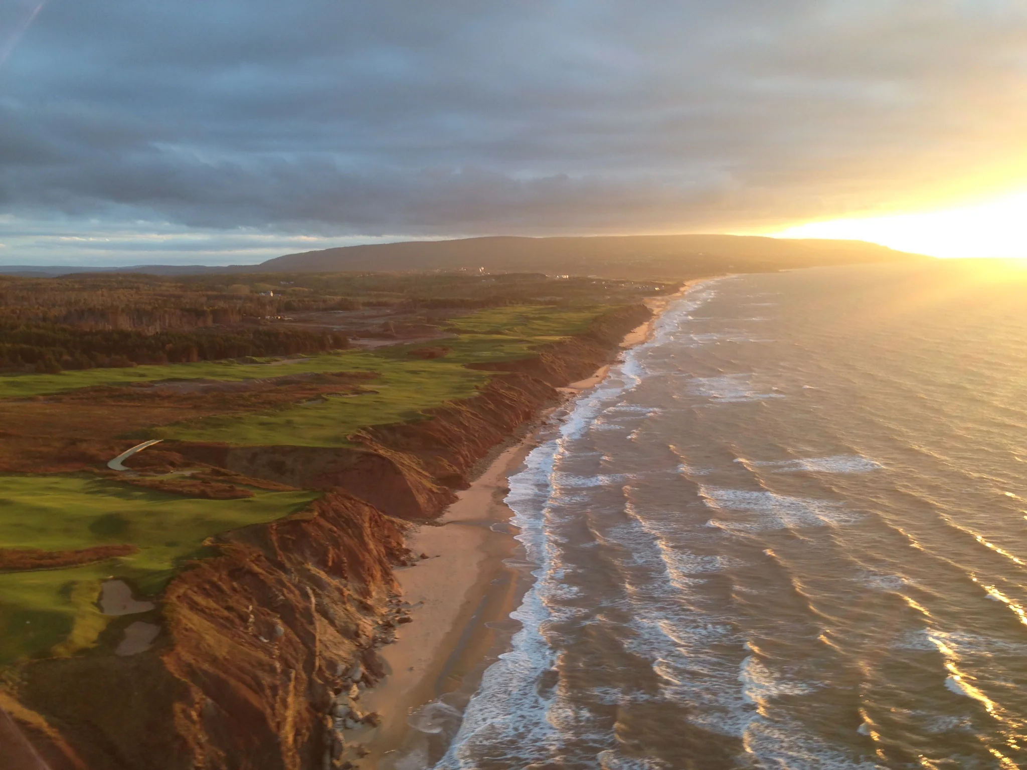 A birds eye view of Cabot Cliffs