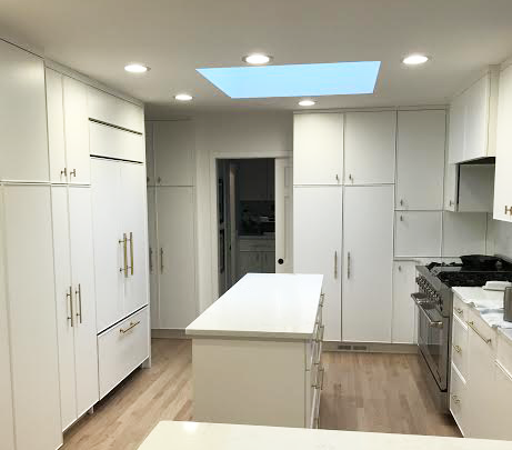 KITCHEN WHITE AND BRASS.png