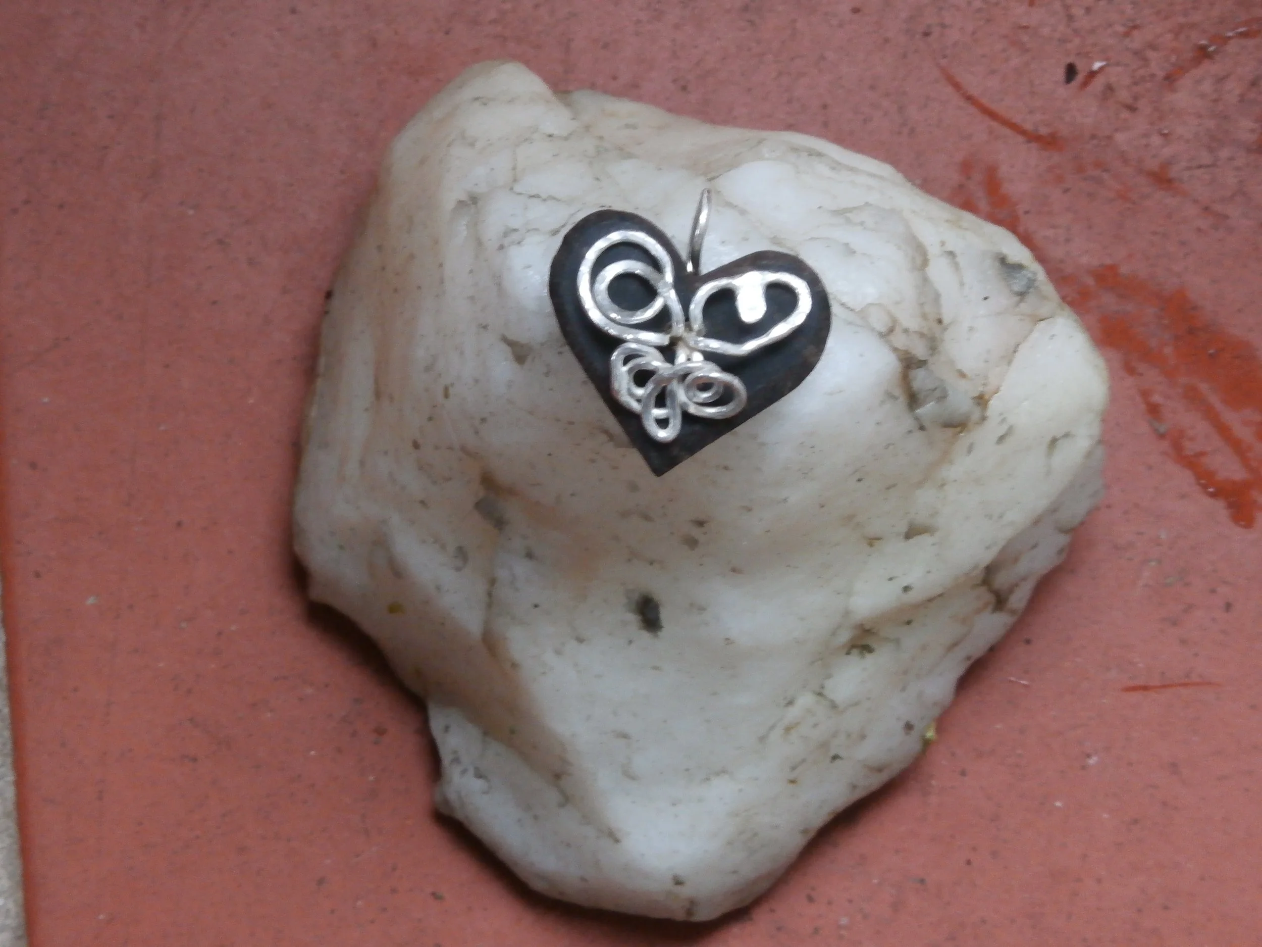 Ibenholtshjerte med sølv - vedhæng