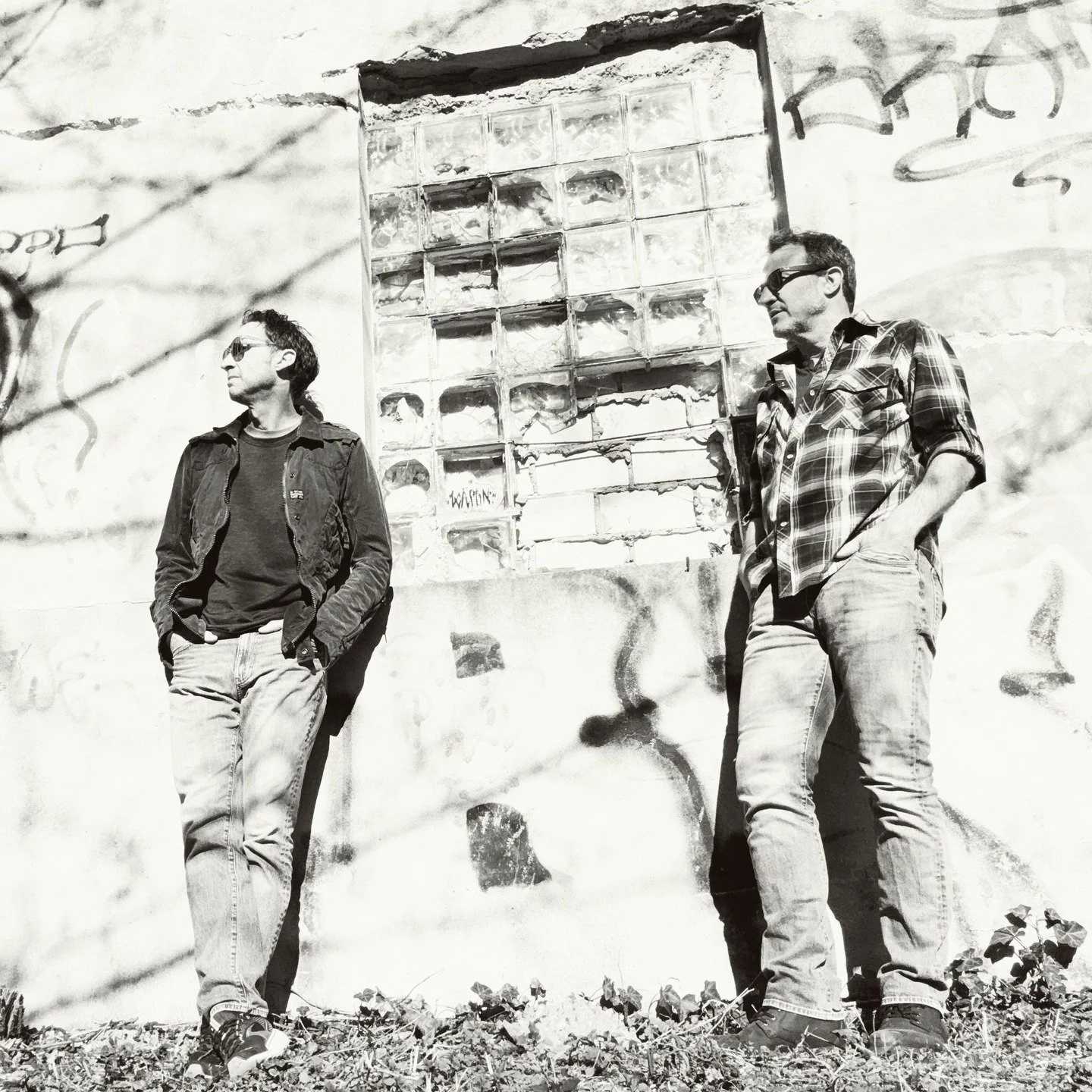 What's over there??? What are we looking at??? Two shows in Ohio. Columbus and Maumee in May! https://www.bandsintown.com/a/127028-the-massacoustics
