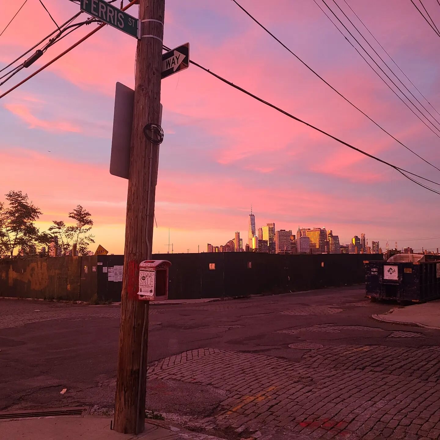 &quot;Under a Blood Red Sky&quot; resuming fall/winter hours Wed-Sunday 5pm-10pm #friday #weekend #pizzaromana #patio #pizza #outdoordining #skyline #woodfiredpizza #brooklyn #brickovenpizza #bar #coffeystreet #cocktails #Redhook #nyceats #nycrestaur