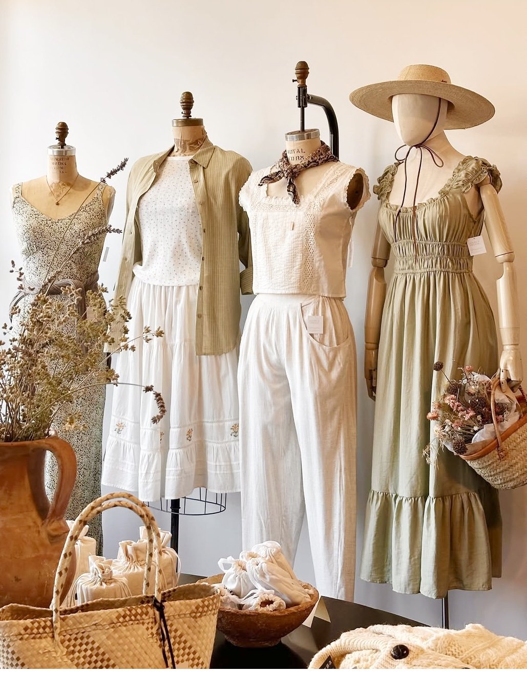 ADORED VINTAGE